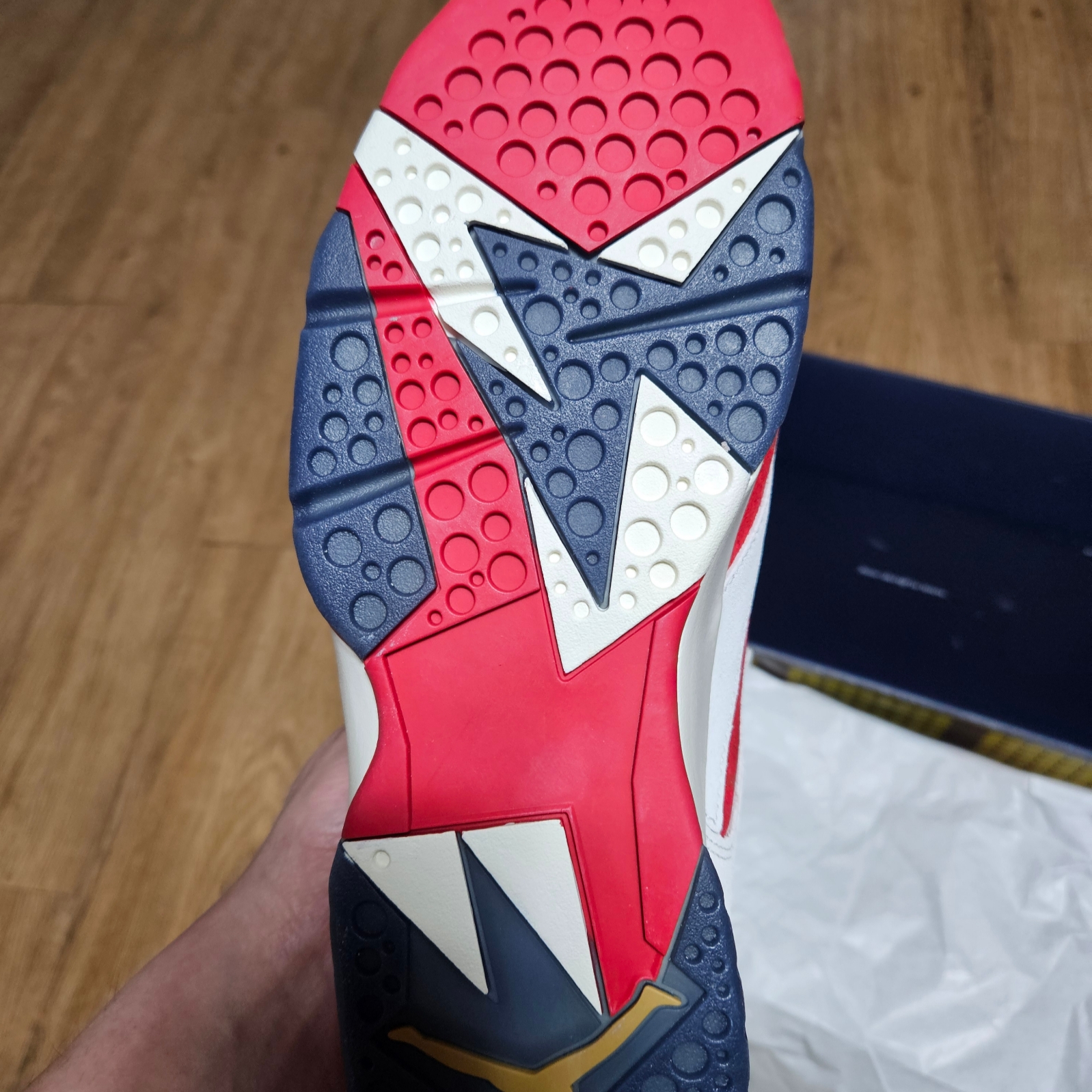 Jordan 7 x Trophy Room Retro SP True Red and Obsidian 착용 스타일 - 5