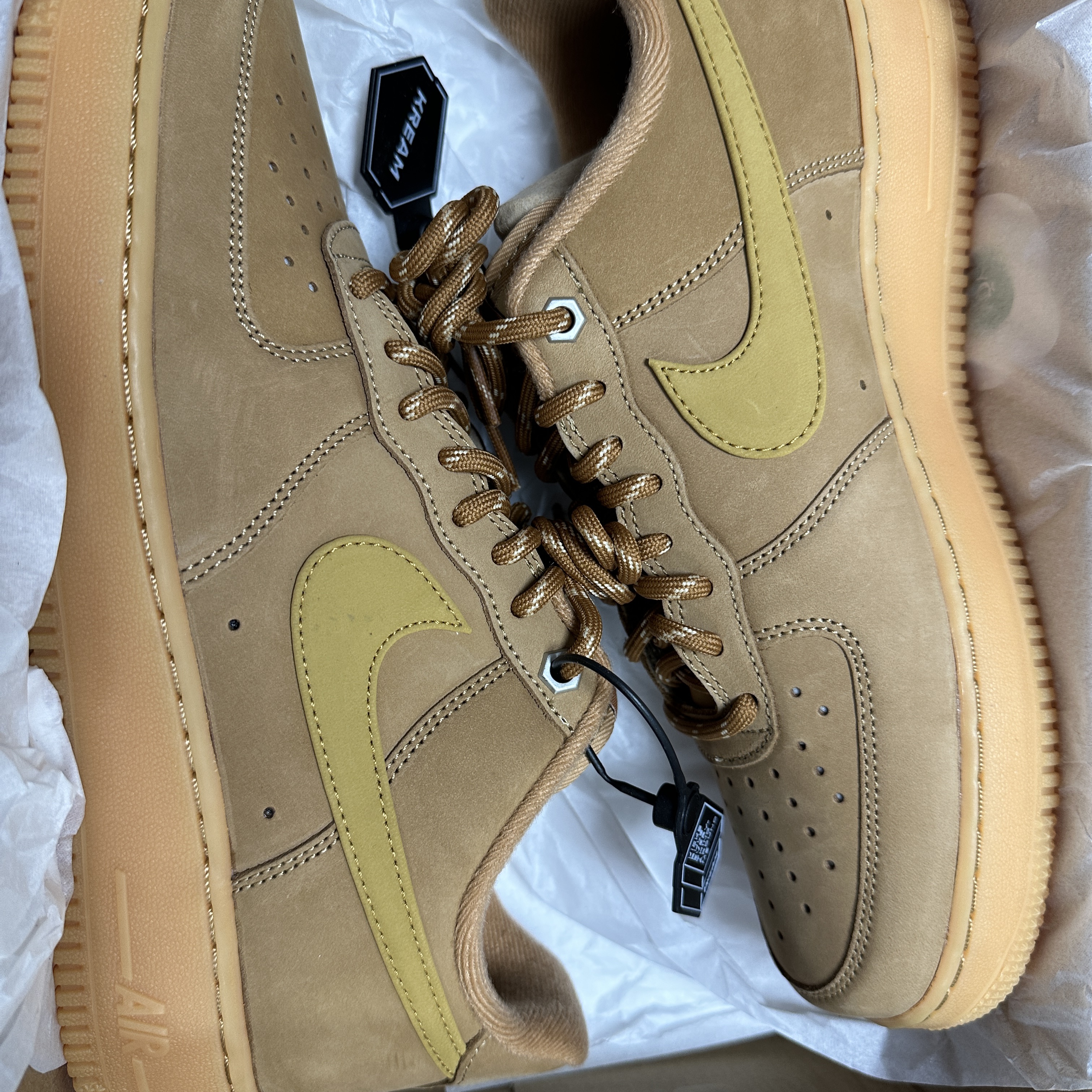 Nike Air Force 1 '07 WB Flax 착용 스타일