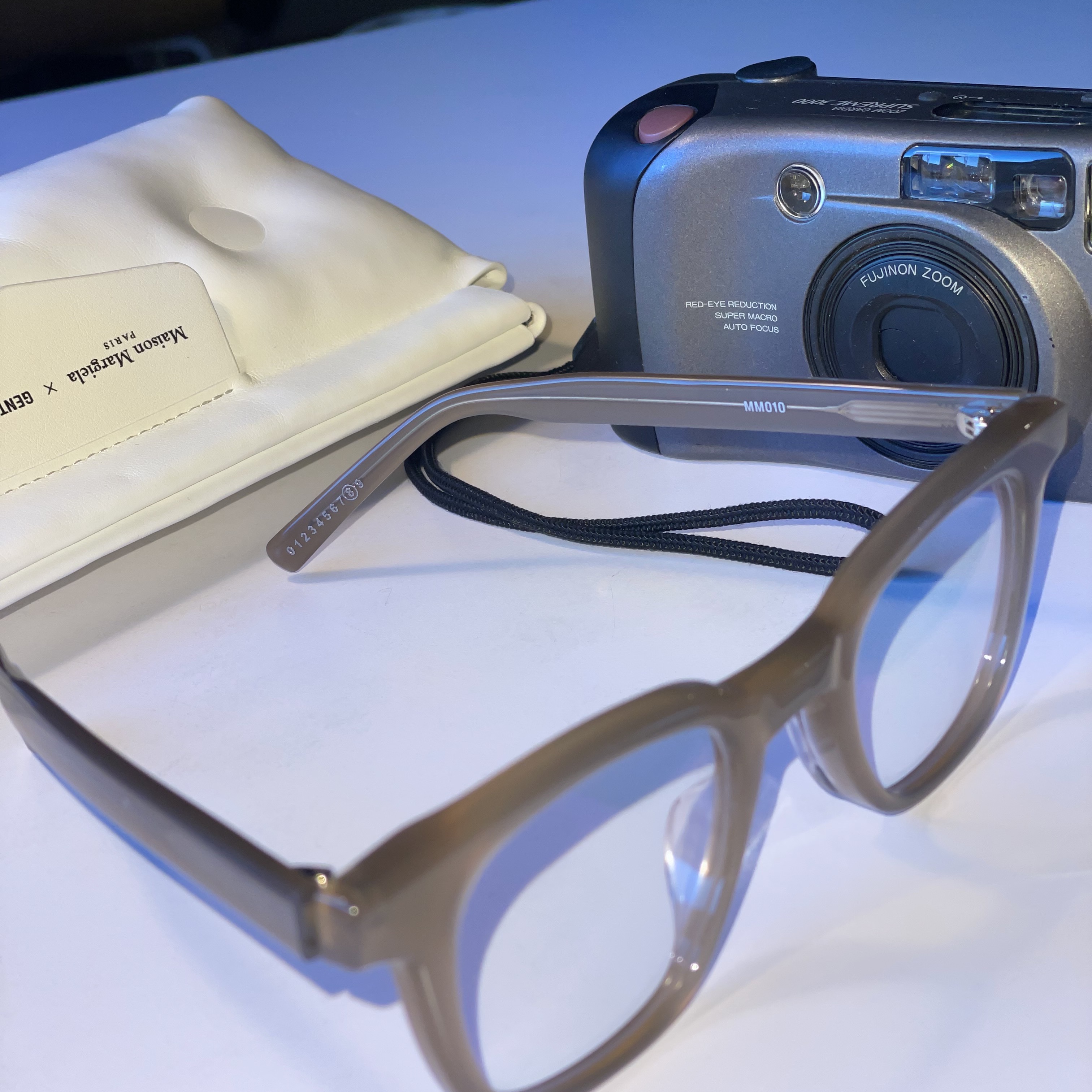 Gentle Monster x Maison Margiela MM010 Clear Brown 착용 스타일