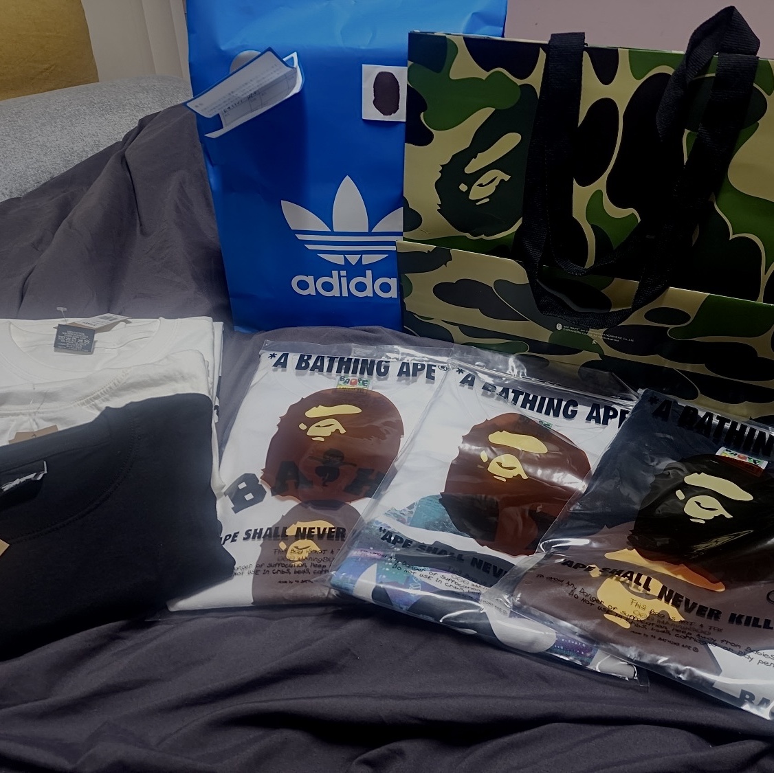 BAPE Ninja College T-Shirt White, BAPE Store Shibuya Ape Head T-Shirt Black 착용 스타일