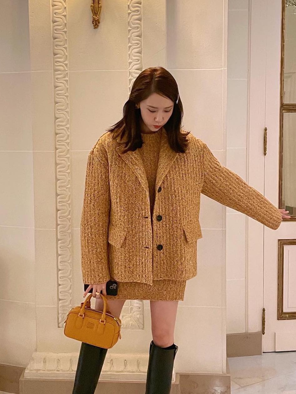 Miu Miu Arcadie Matelasse Nappa Leather Bag White, Miu Miu Arcadie Matelasse Nappa Leather Bag Black 착용 스타일 - 4
