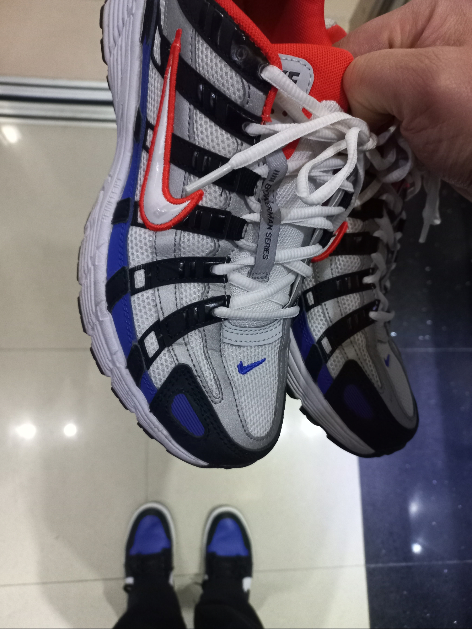 Jordan 1 Low Golf Sport Royal, Nike P-6000 Black Orange Blue 착용 스타일