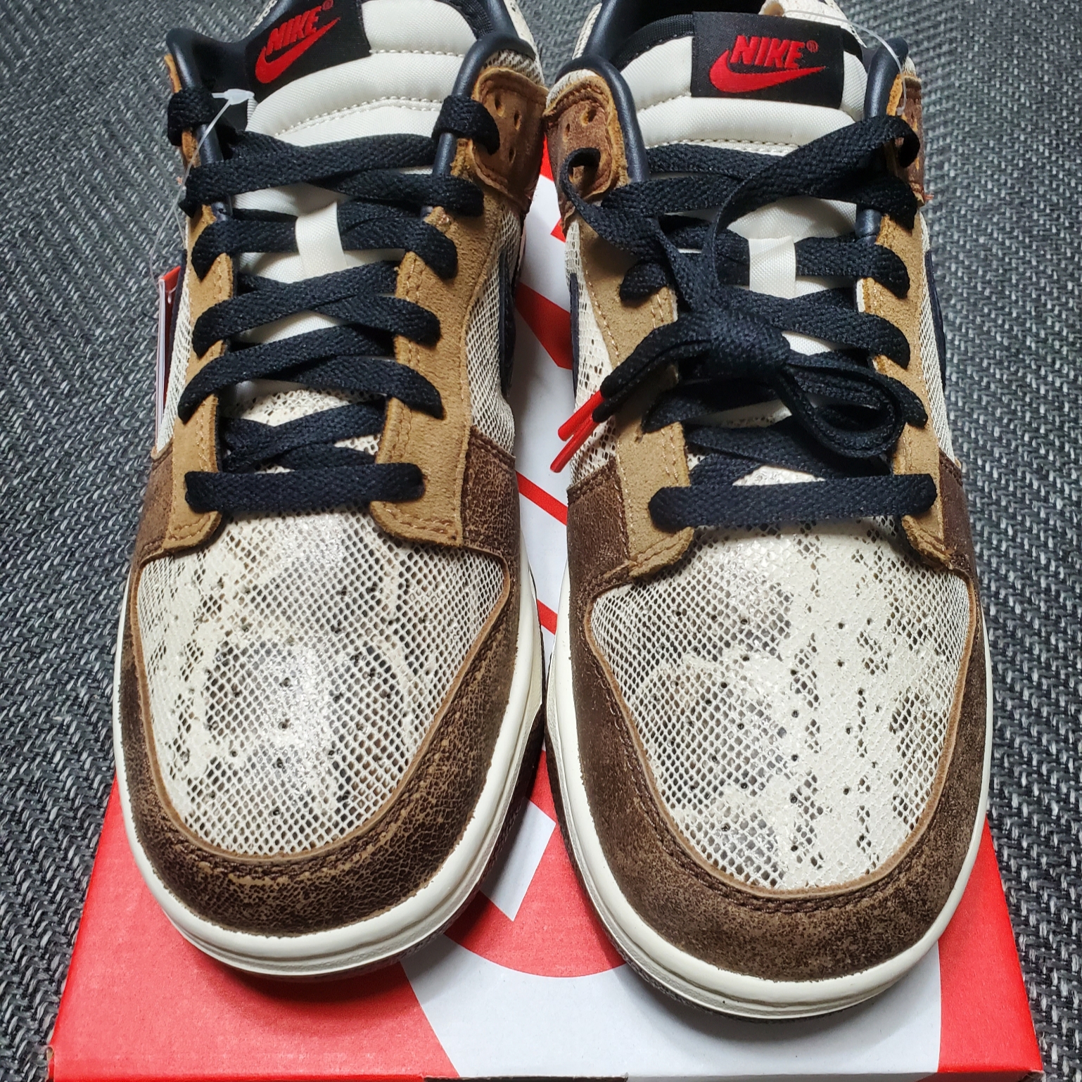 Nike Dunk Low PRM Head to Head 착용 스타일