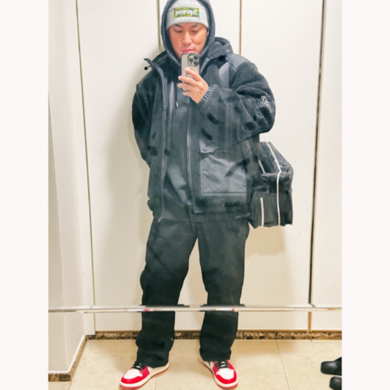 Supreme New Era Box Logo Beanie Heather Grey - 23FW, Porter Tanker Shoulder Bag Black 착용 스타일