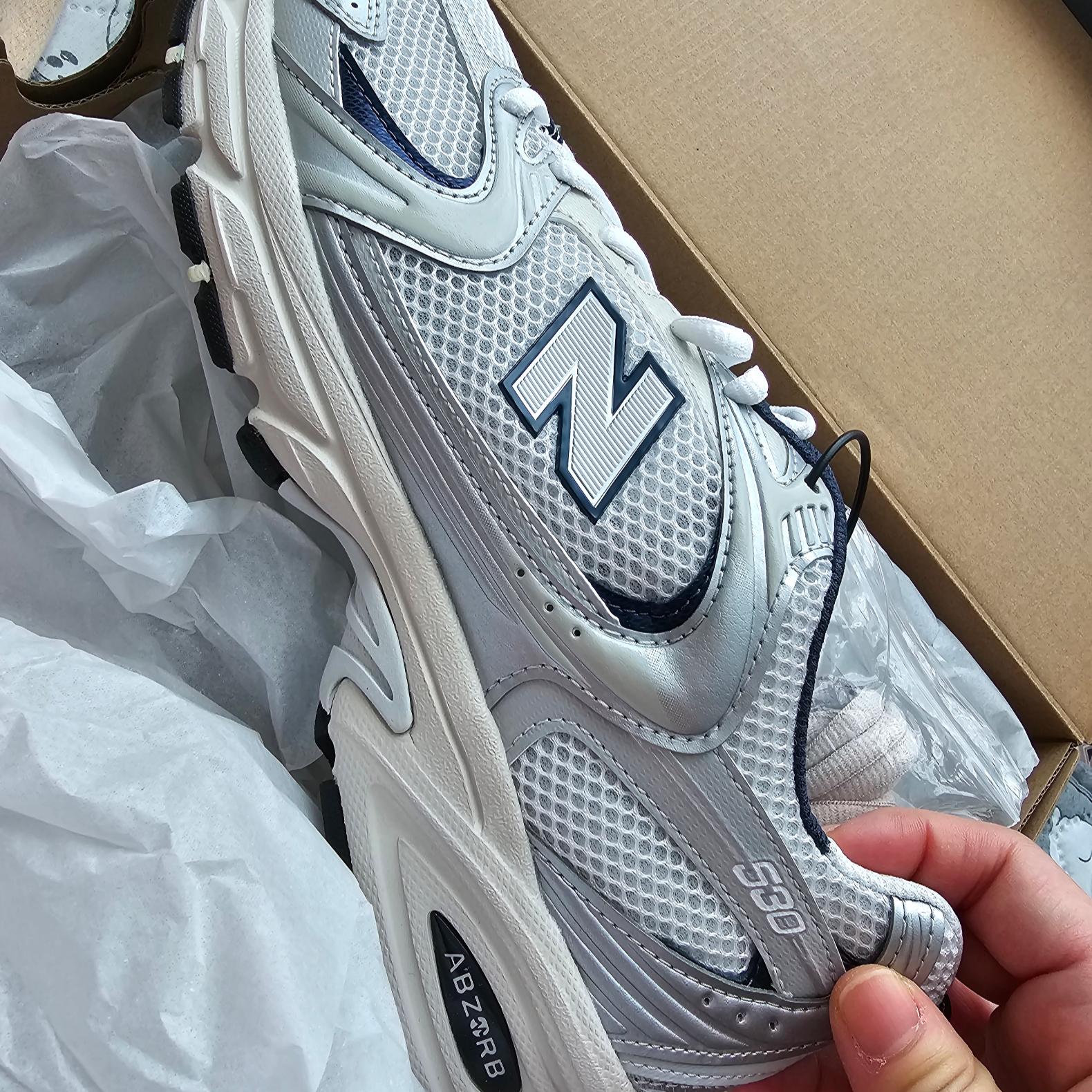 New Balance 530 Steel Grey 착용 스타일 - 3