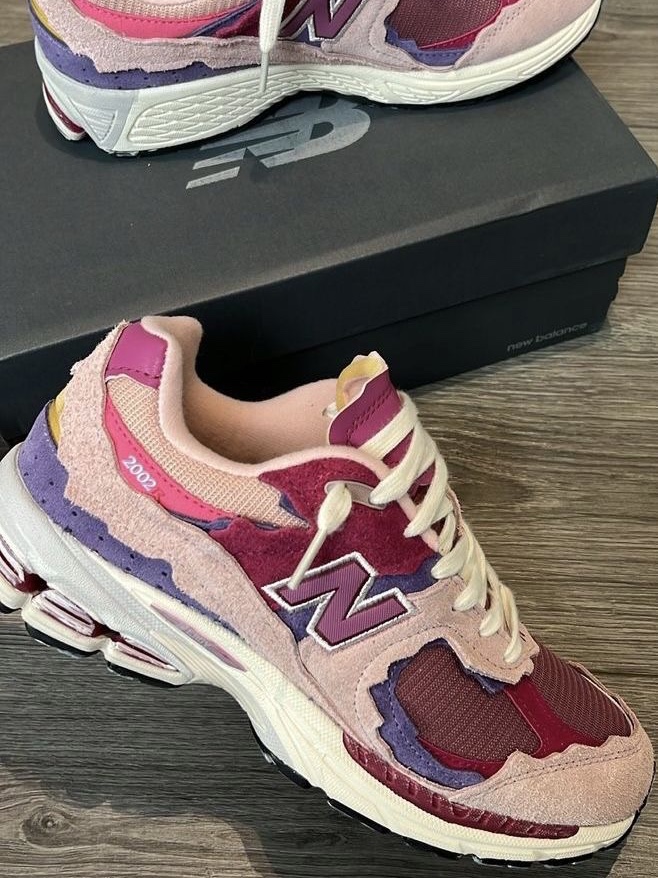 New Balance 2002R Protection Pack Pink 착용 스타일