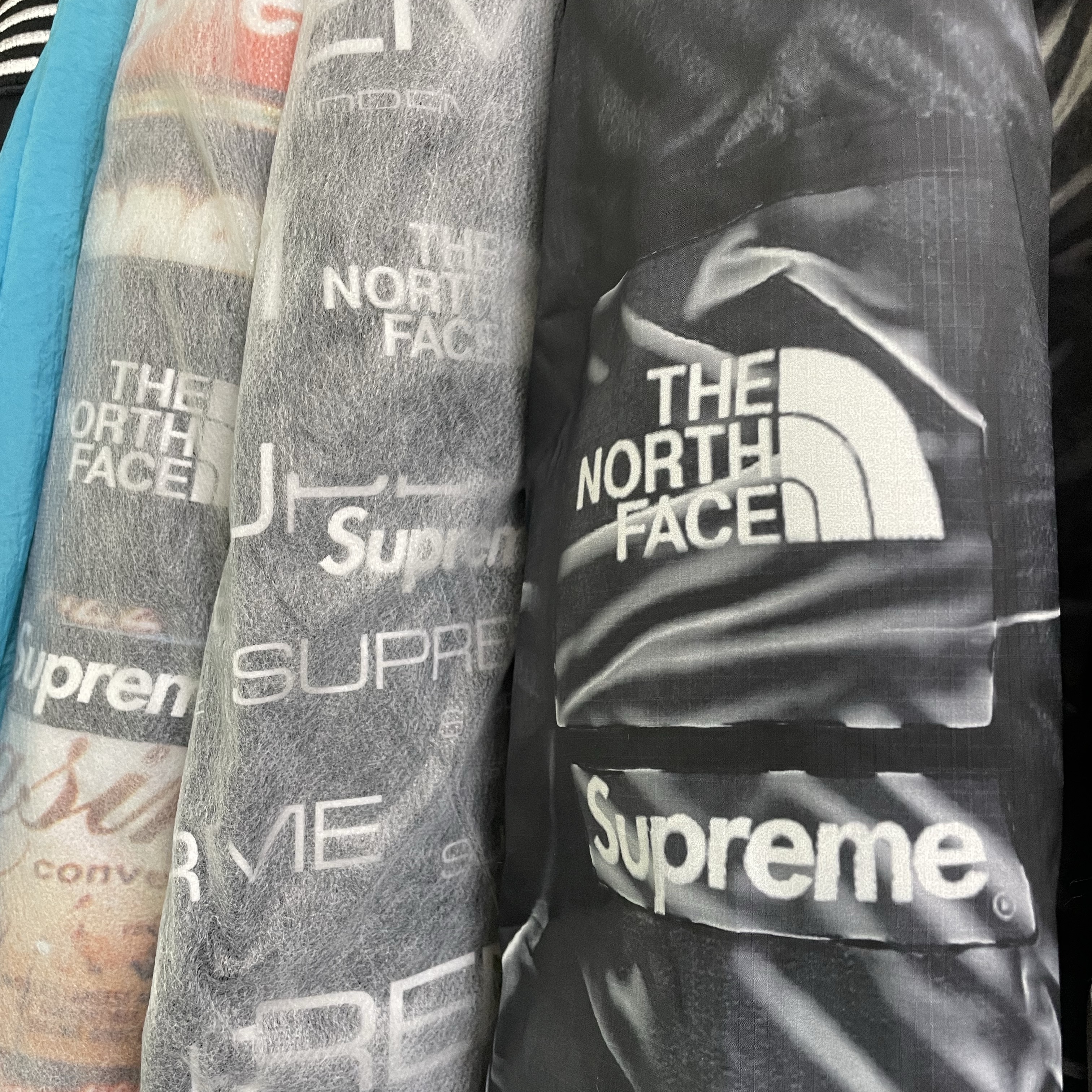 Supreme x The North Face Trompe L’oeil Printed Nuptse Jacket Black - 23SS, Supreme x The North Face Taped Seam Shell Jacket Times Square - 22FW 착용 스타일 - 5