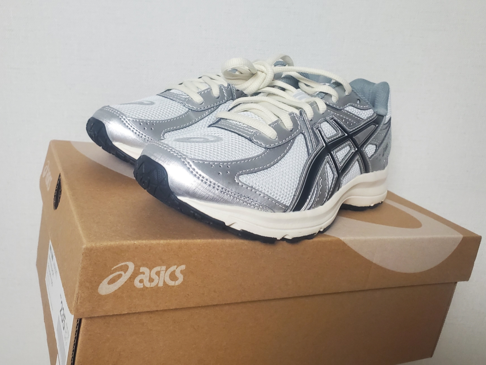 Asics Jog 100 S White Black - 2E Wide 착용 스타일