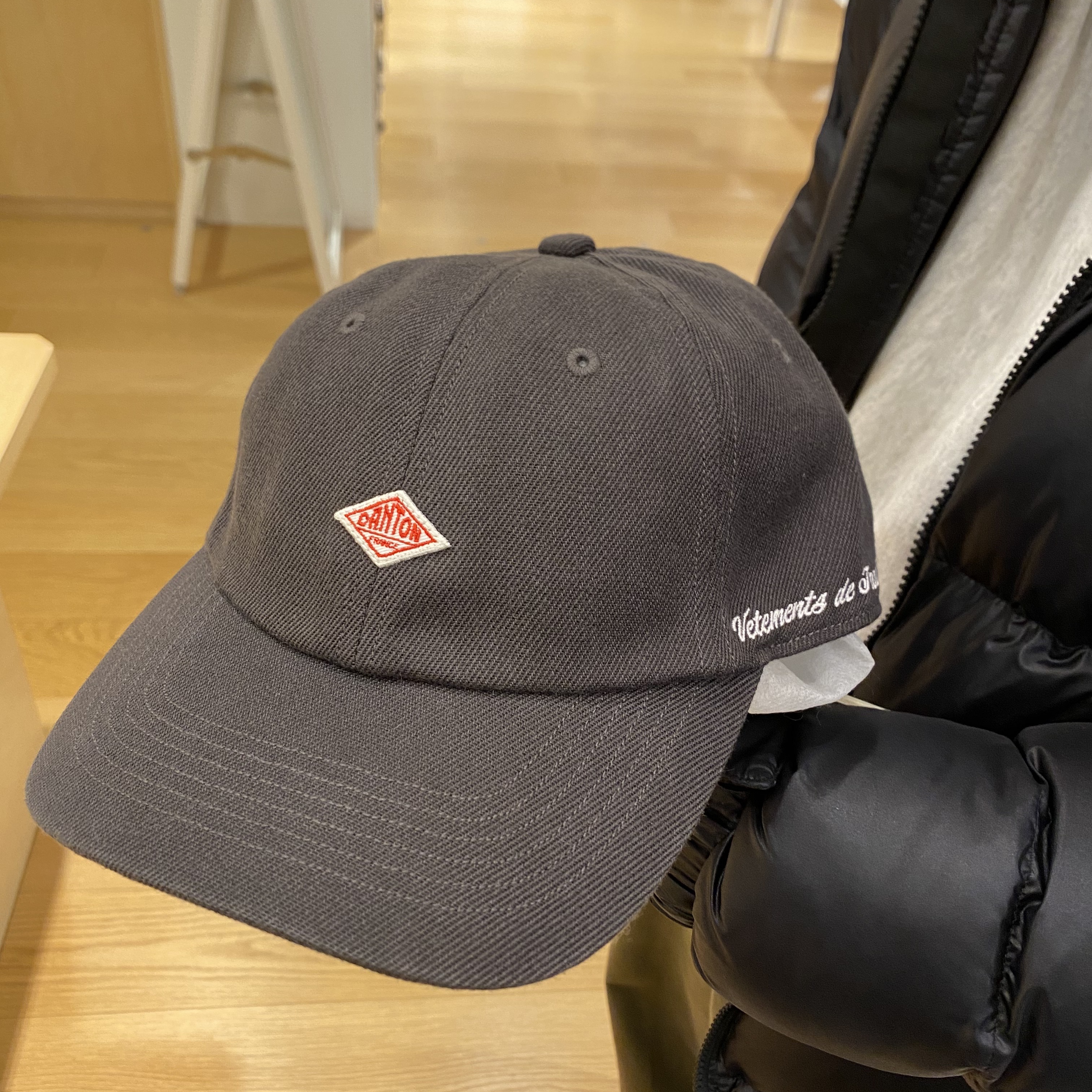 Danton Polyester Serge 6-Panel Cap Charcoal 착용 스타일