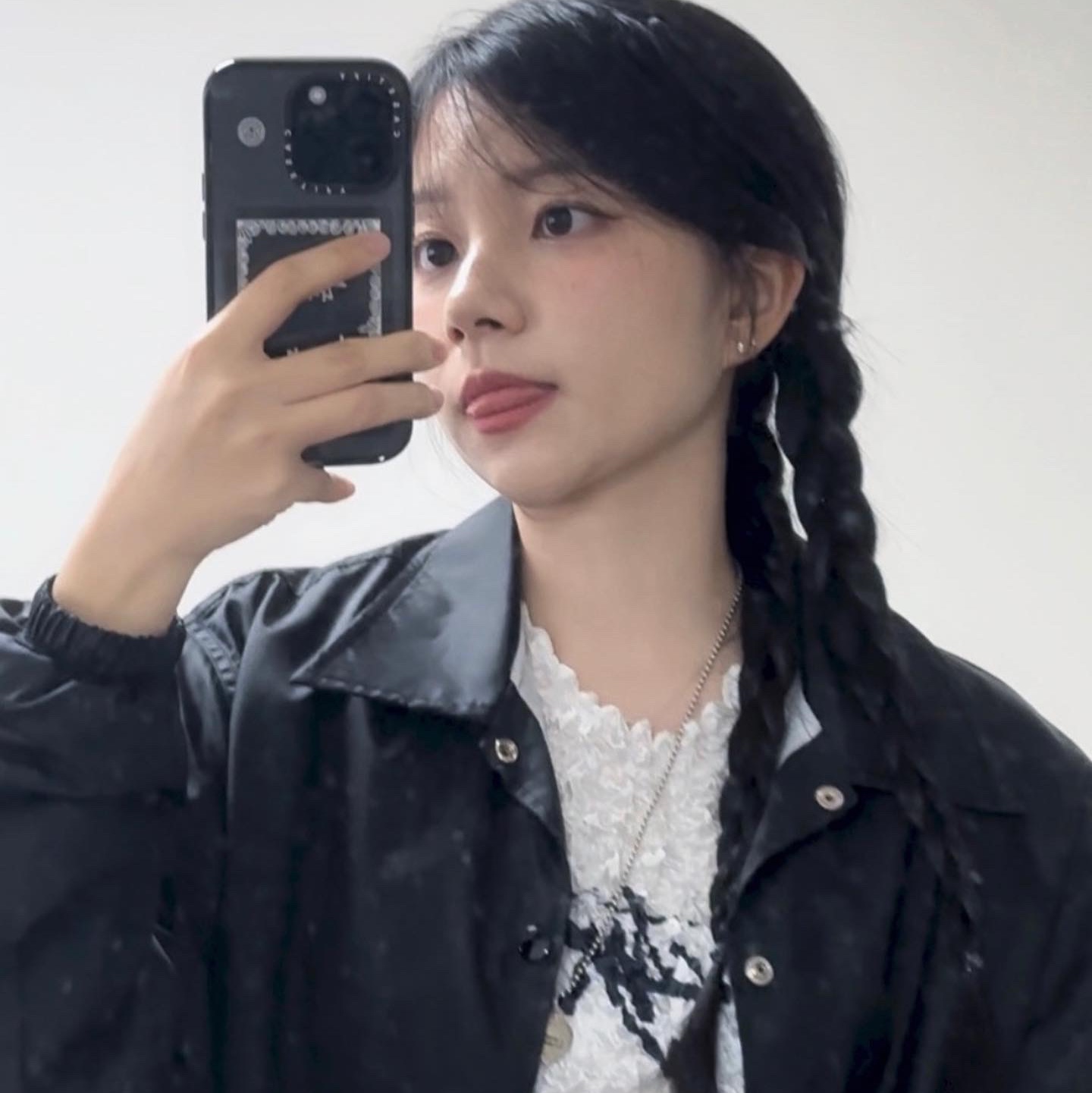 슈프림 x 티파니 앤 코 리턴 투 티파니 하트 태그 펜던트 - 21FW, 스투시 플레잉 카드 블랙 착용 스타일 - 1