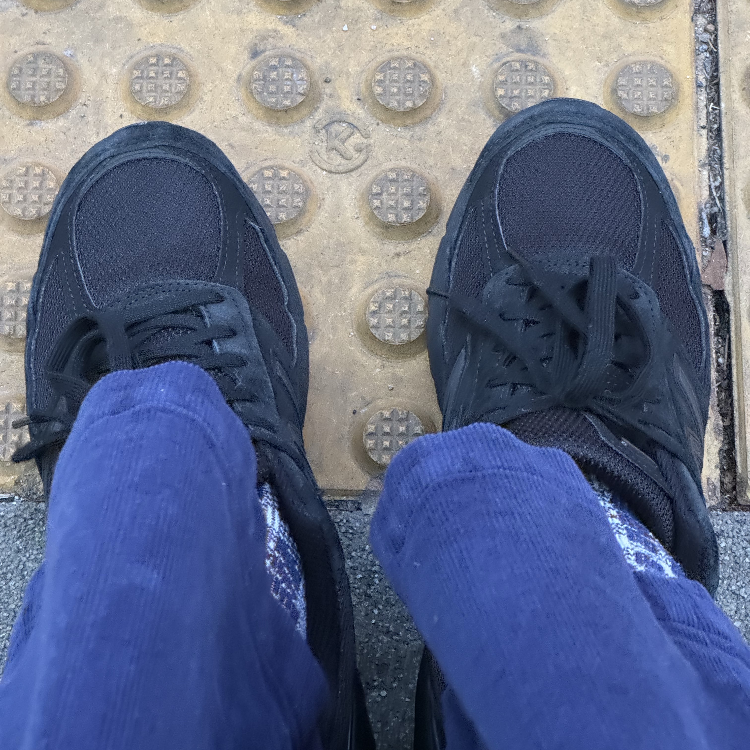 New Balance 990v5 Made in USA Triple Black - 2E Wide 착용 스타일