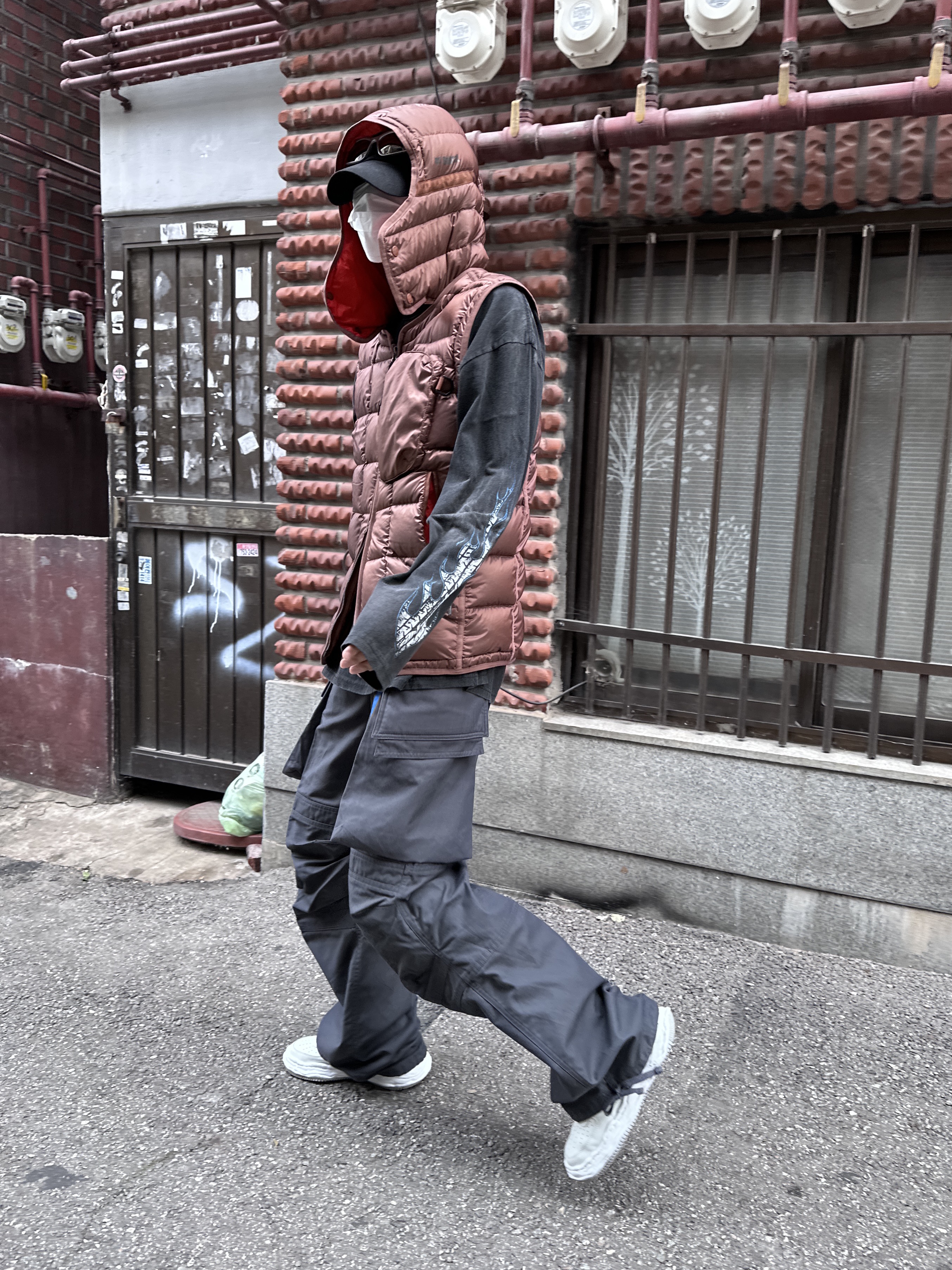 Farfromwhat Far Washed Flame Long Sleeve Black, Maison Mihara Yasuhiro Wayne OG Sole Leather Low-top Sneakers White 착용 스타일 - 1