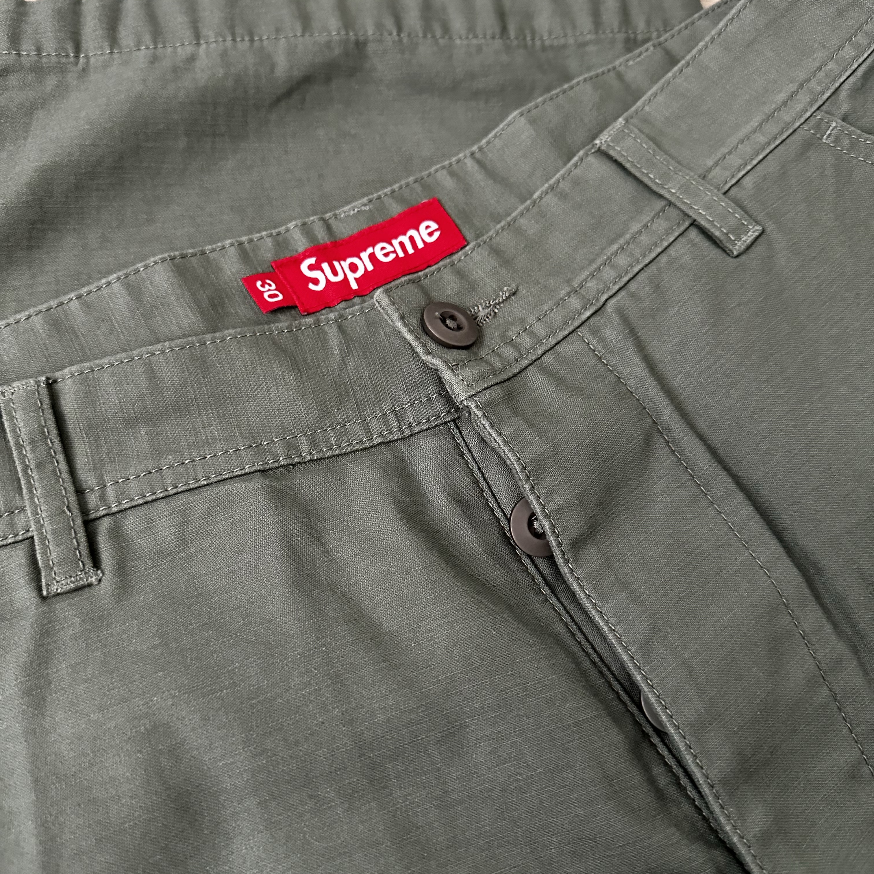 Jordan 1 Retro High OG Chicago 2022, Supreme Cargo Pants Olive - 23FW 착용 스타일 - 2