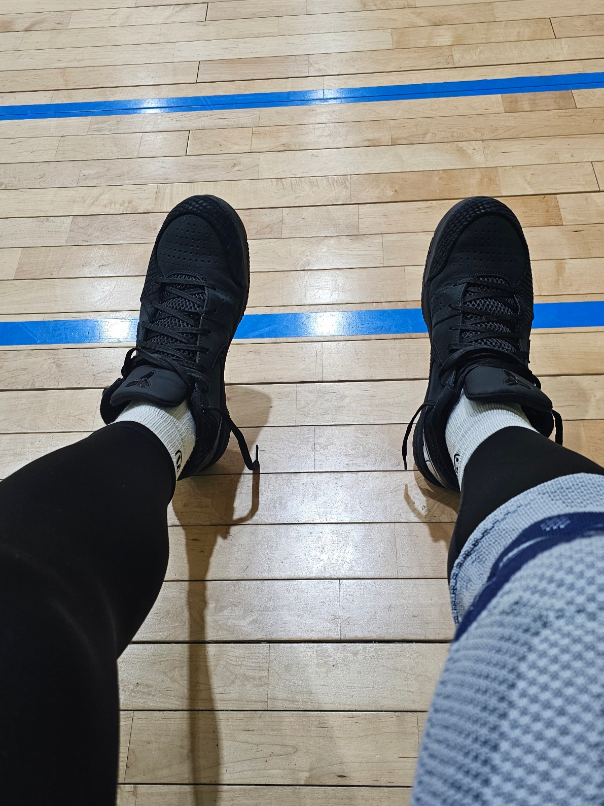 Nike Kobe 4 Protro Black University Gold 착용 스타일