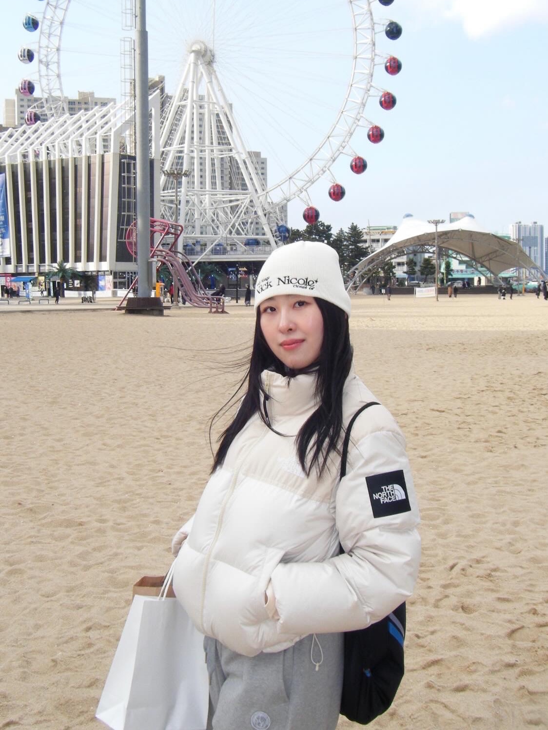 (W) The North Face White Label Novelty Nuptse Down Jacket Cream, Hoka Bondi 8 Black - Regular 착용 스타일 - 1
