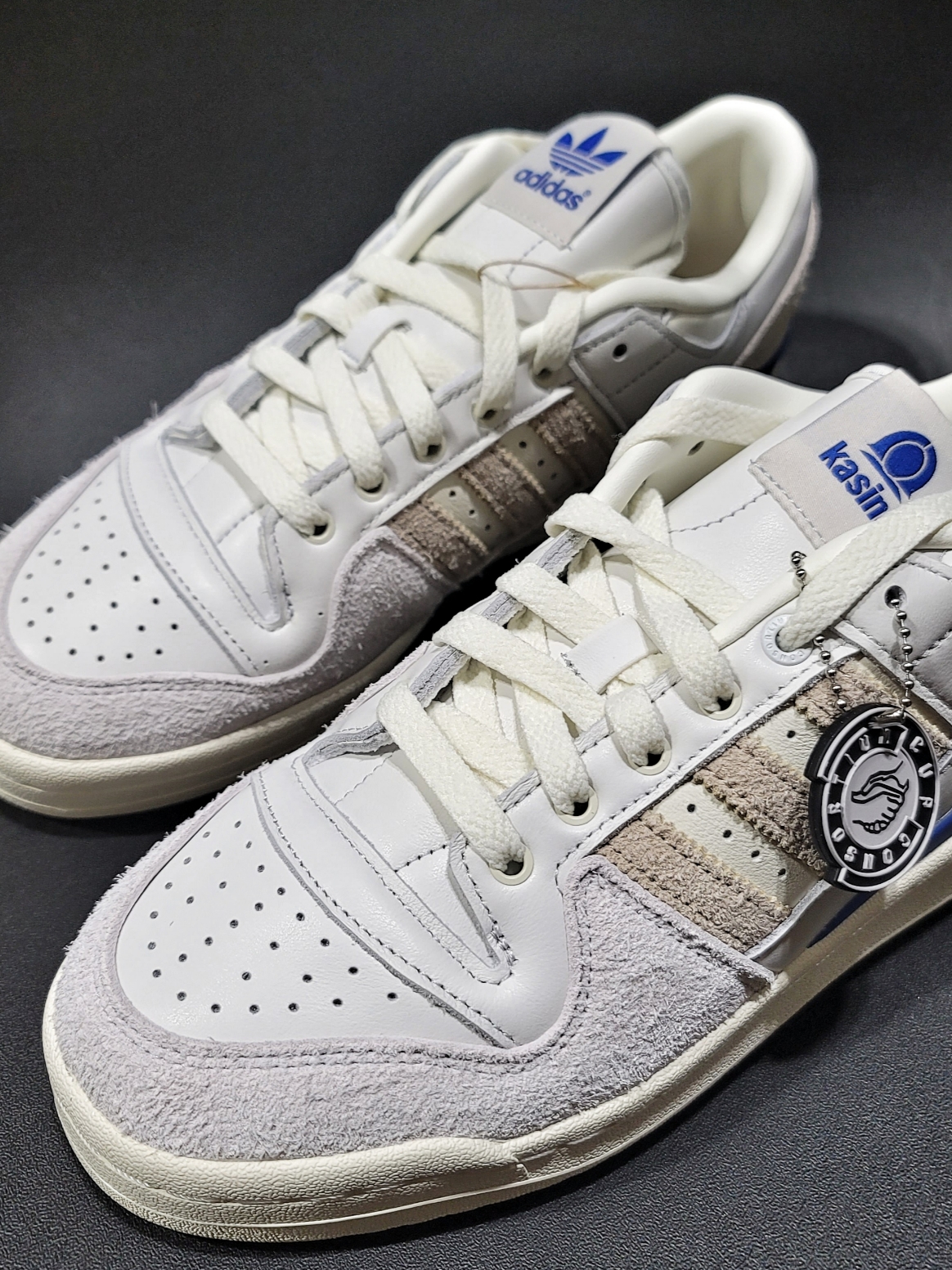 Adidas x Kasina Forum 84 Low Consortium Cup Off White 착용 스타일 - 3