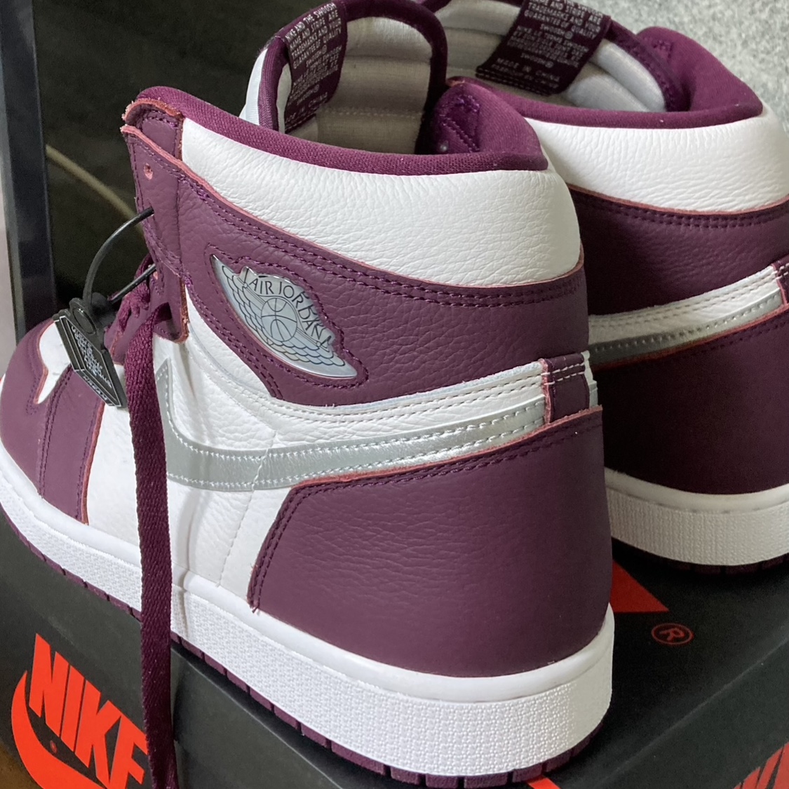 Jordan 1 Retro High OG Bordeaux 착용 스타일