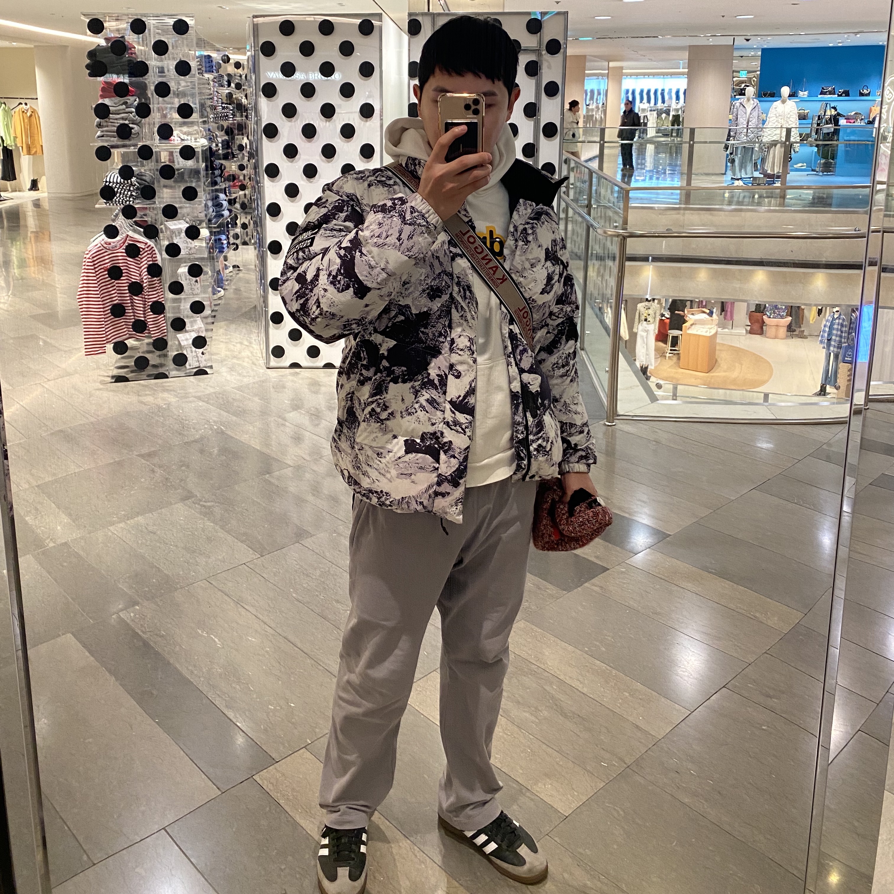 Adidas Samba Vegan Black White, Yeezy Gap Engineered By Balenciaga Fitted Sweatpants Black 착용 스타일