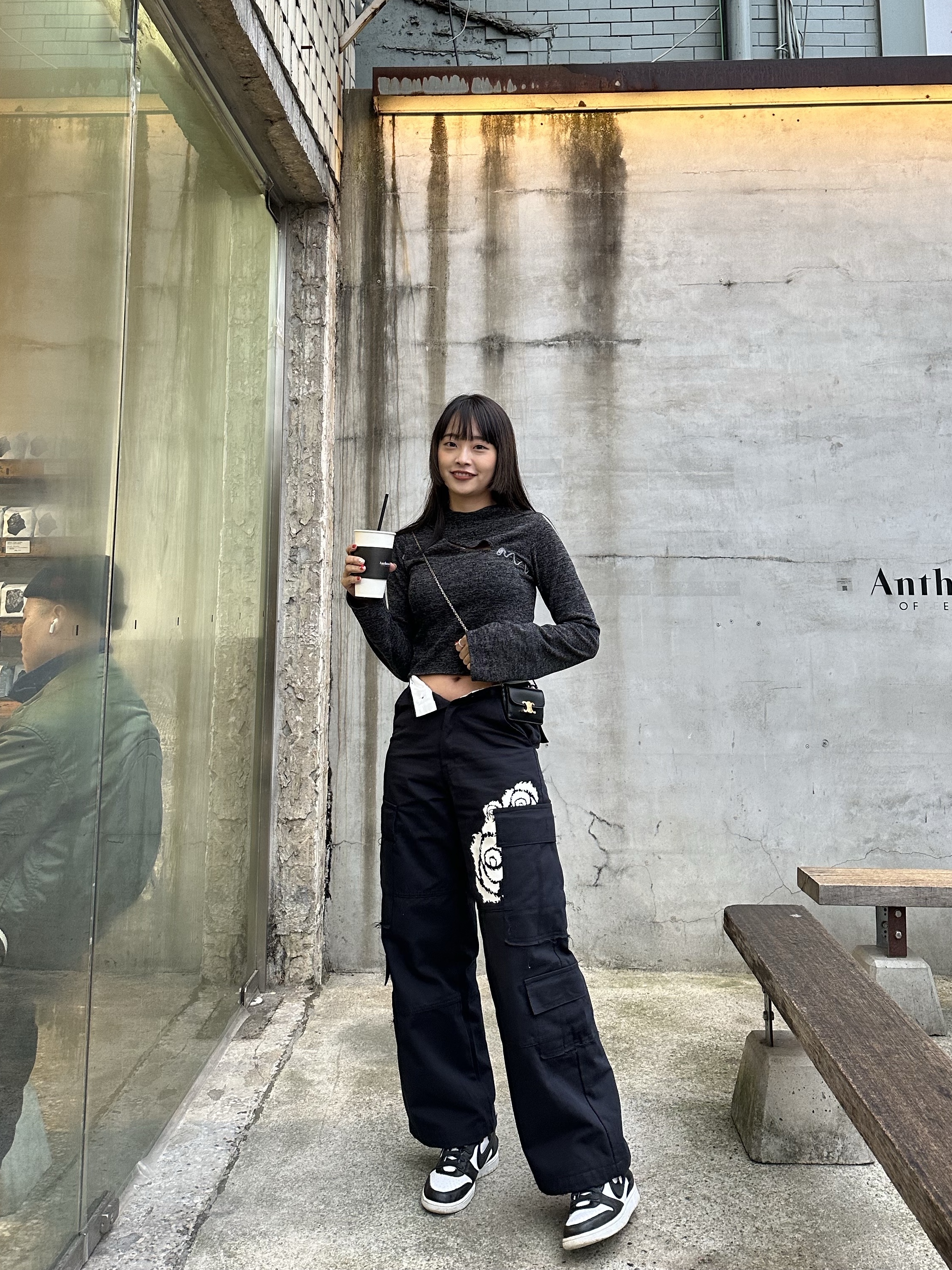 Nike x Ambush Dunk High Black, Celine Card Holder with Flap in Shiny Calfskin Black 착용 스타일 - 4