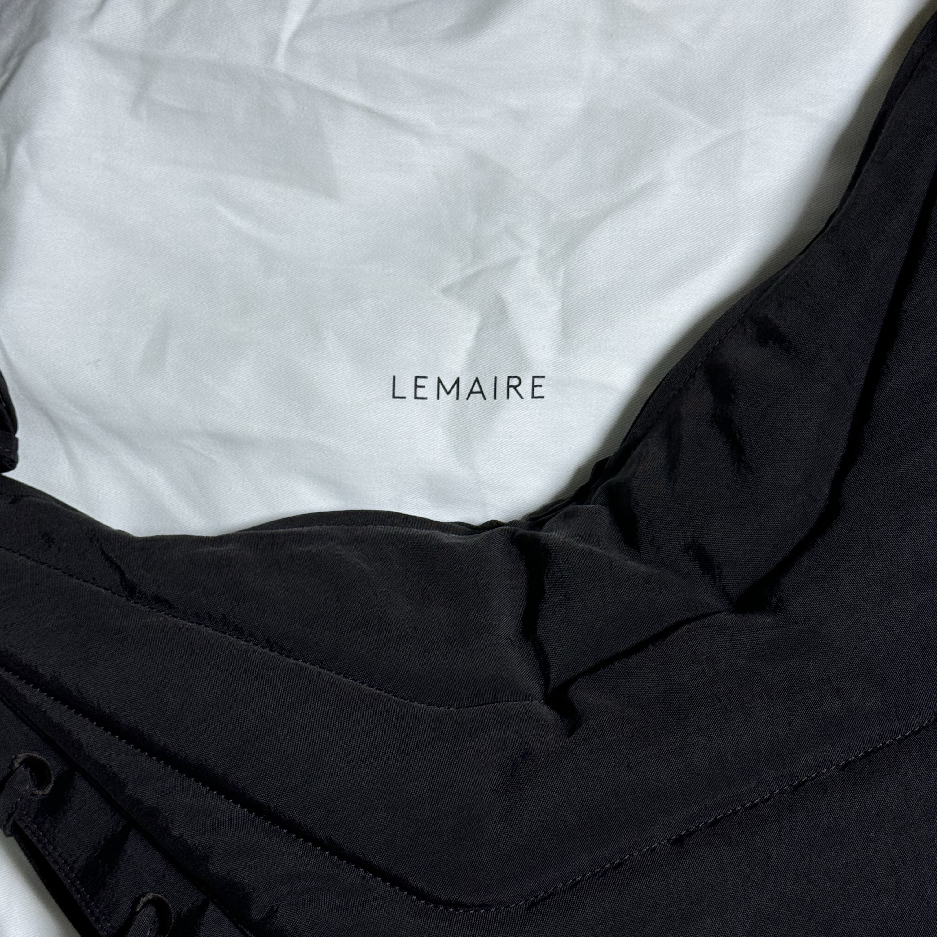 Lemaire Medium Soft Game Bag Nylon Canvas Dark Chocolate 착용 스타일