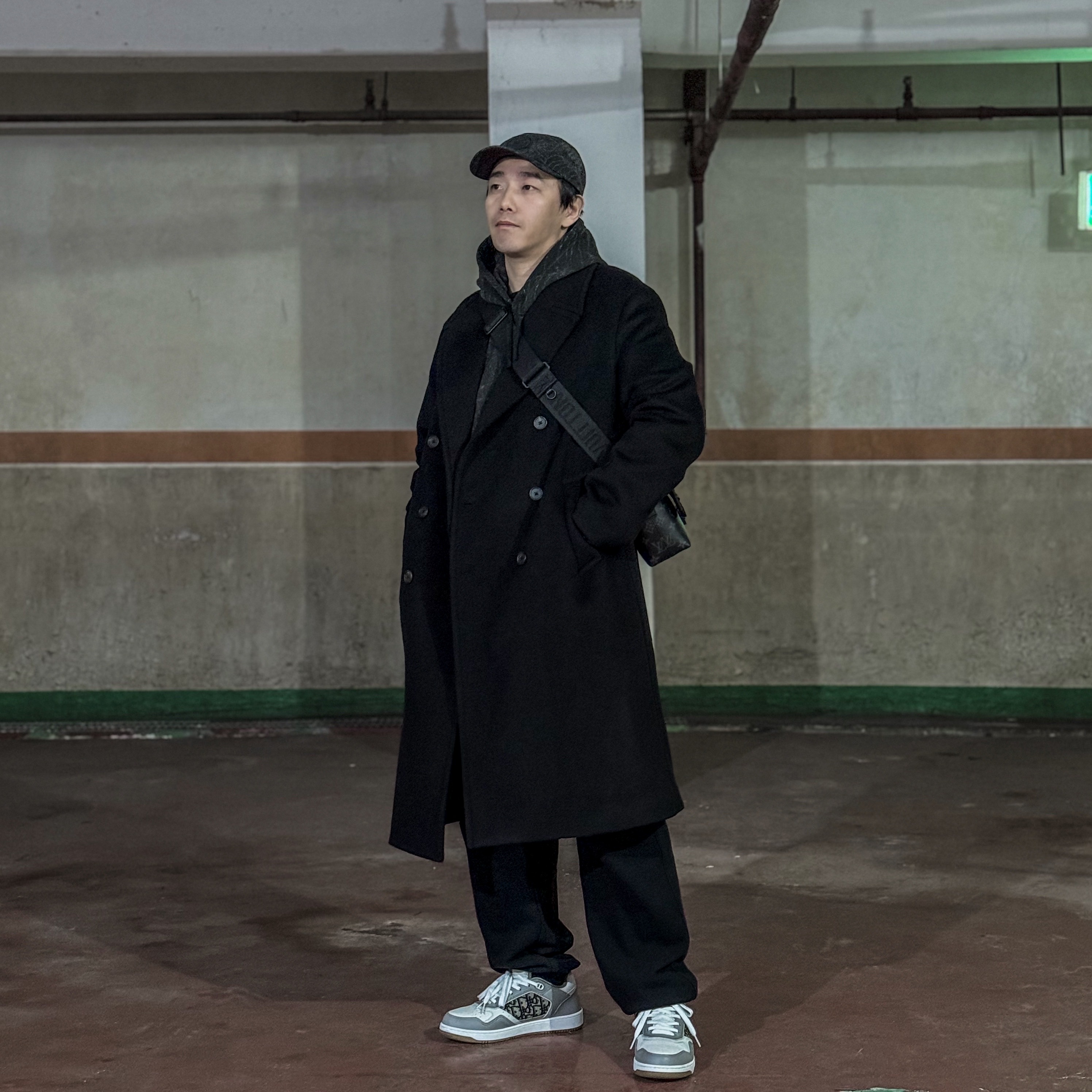 Supreme x Stone Island Hooded Sweatshirt Black - 23FW, Louis Vuitton S-Cape Massenger Monogram Eclipse 착용 스타일