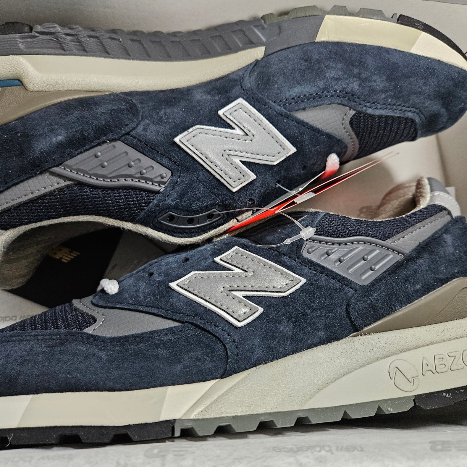 New Balance 998 Made in USA Navy Grey 착용 스타일 - 7