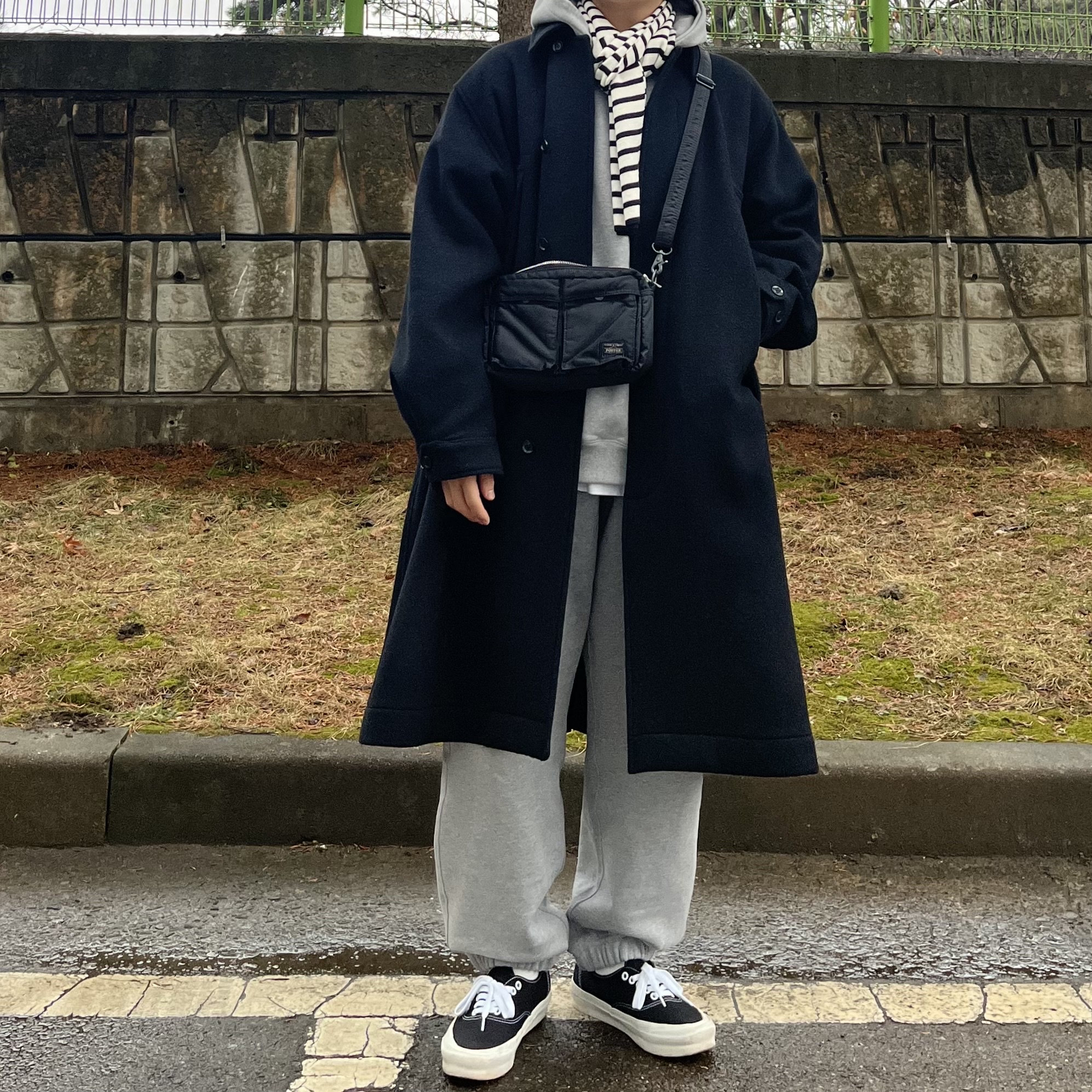 Porter Tanker Shoulder Bag S Black 착용 스타일 - 1