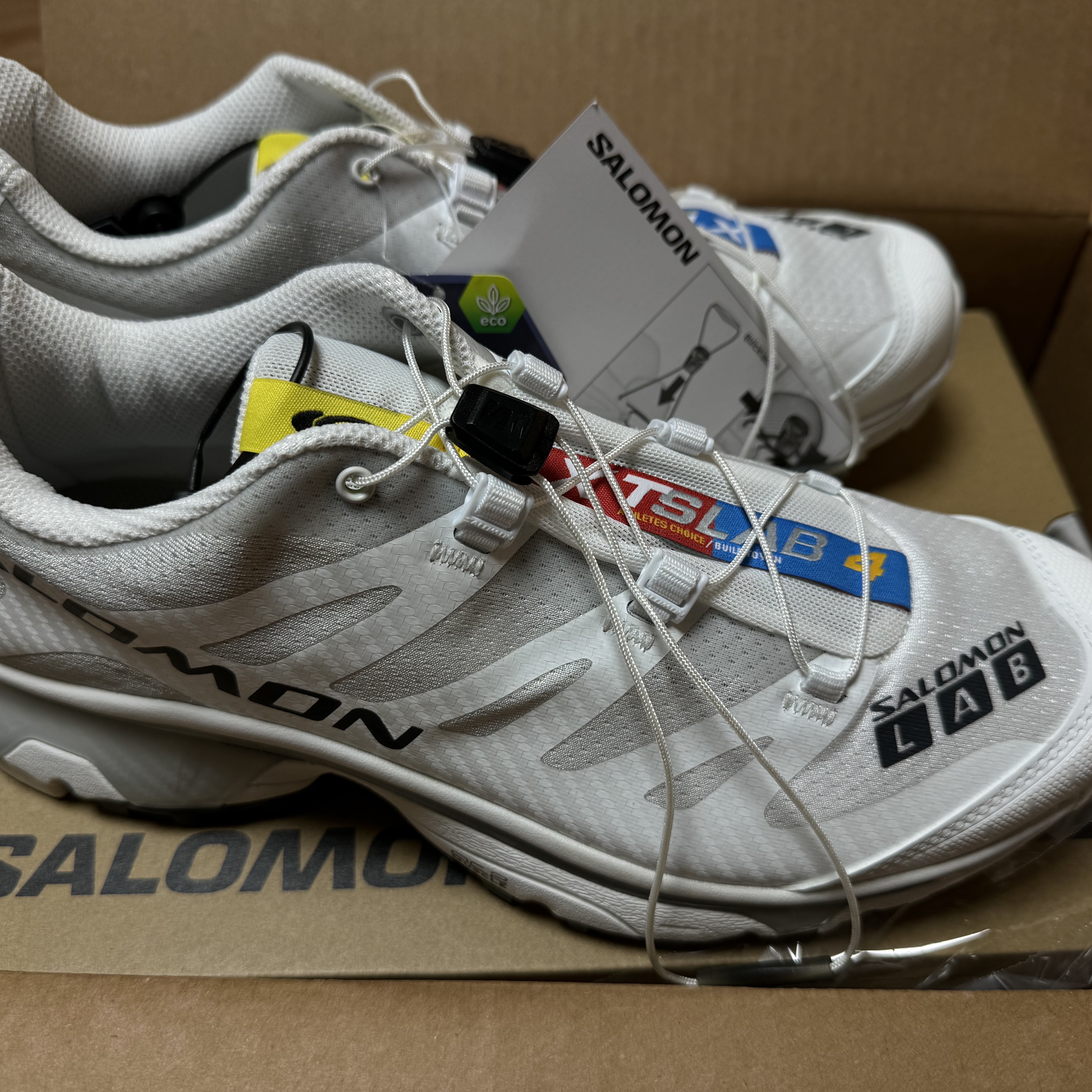 Salomon XT-4 White Lunar Rock 착용 스타일