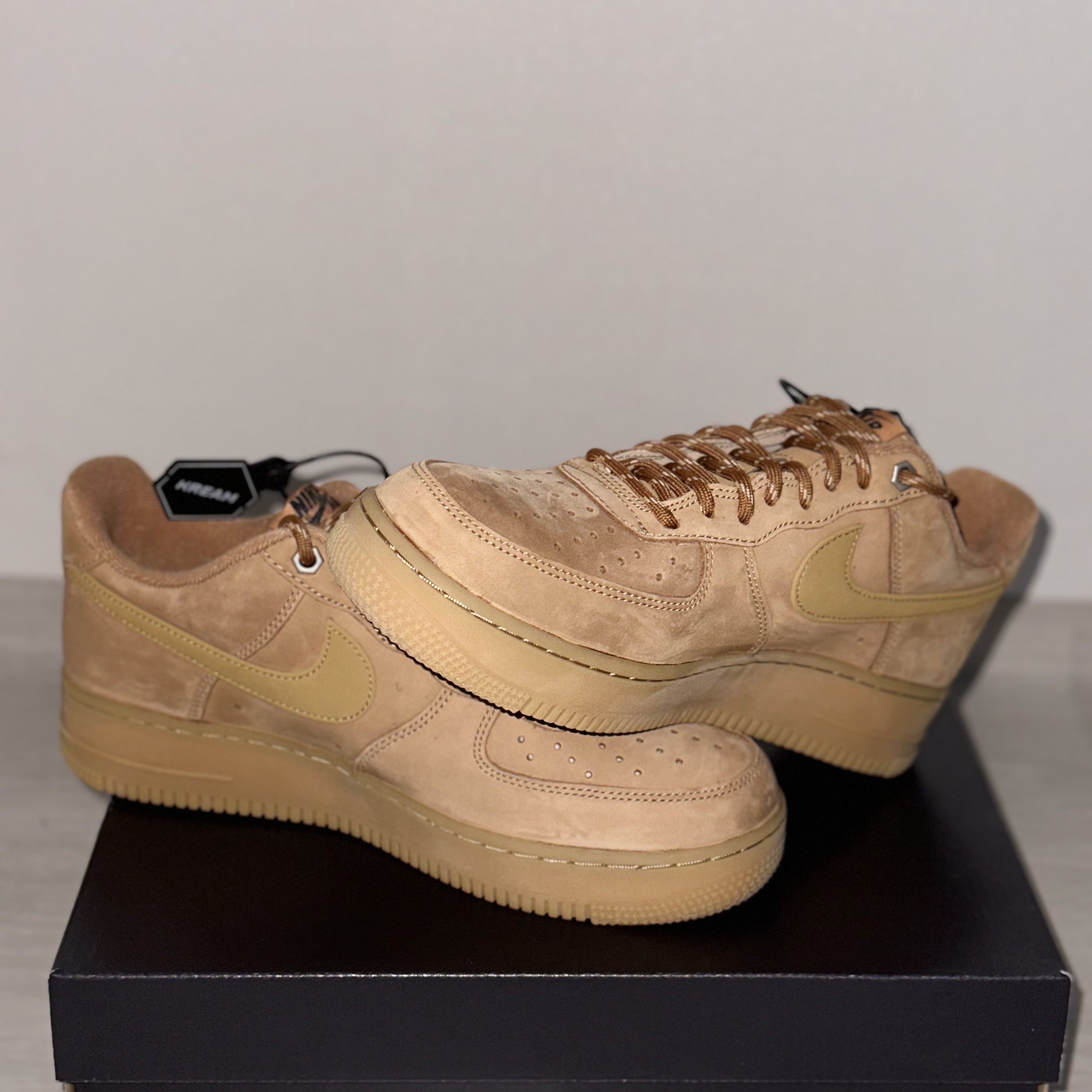 Nike Air Force 1 '07 WB Flax 착용 스타일