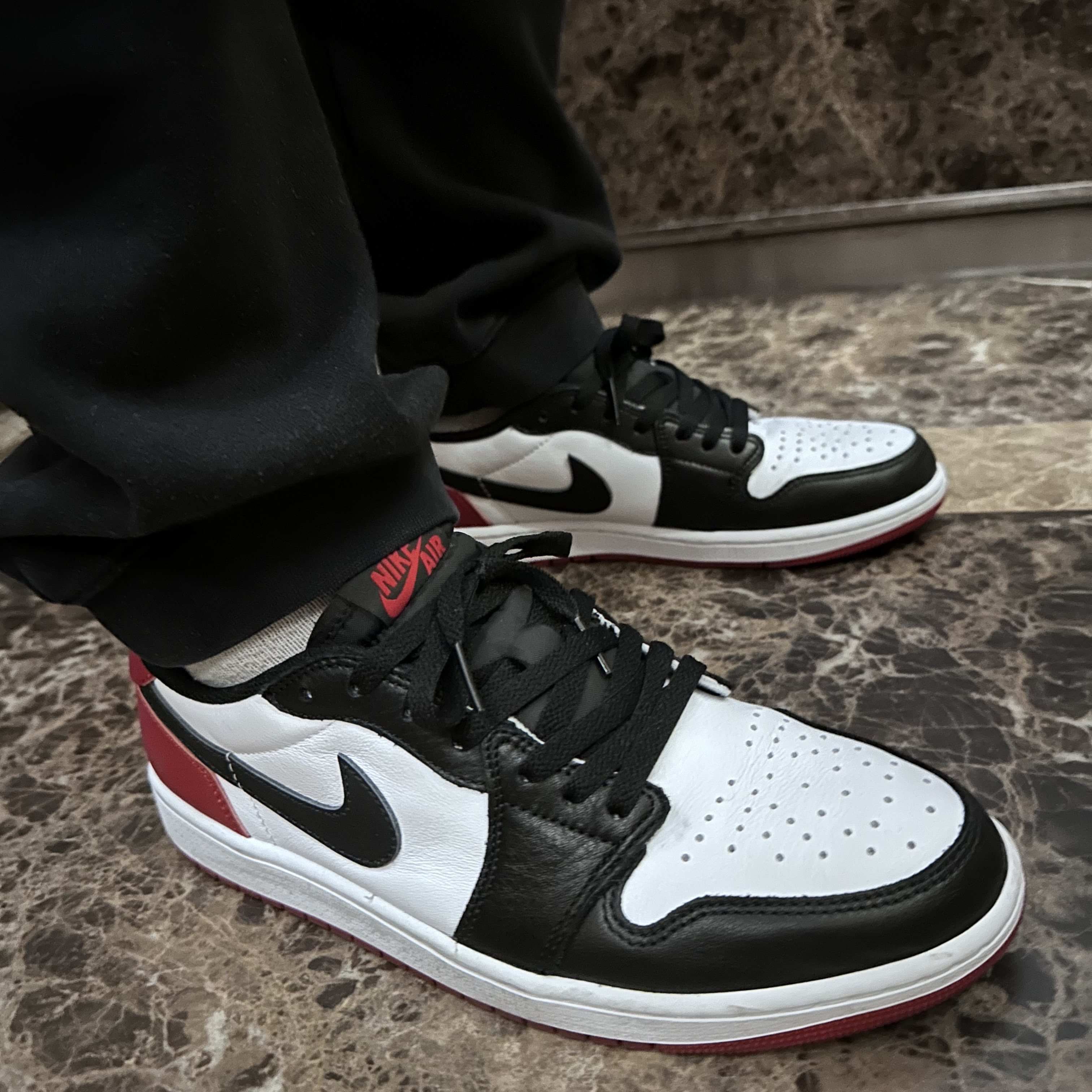 Jordan 1 Retro Low OG Black Toe 착용 스타일 - 2