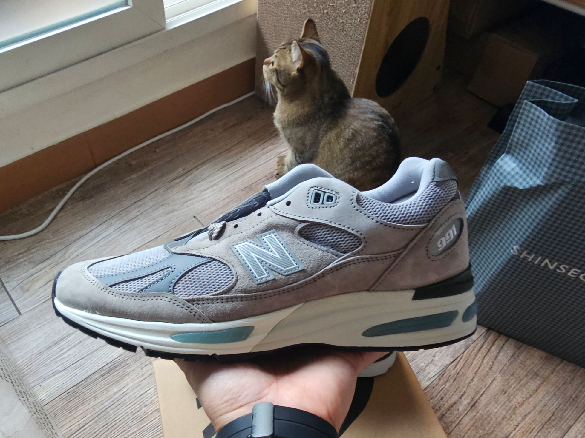 New Balance 991v2 Made in UK Rock Ridge Alloy Silver 착용 스타일 - 1