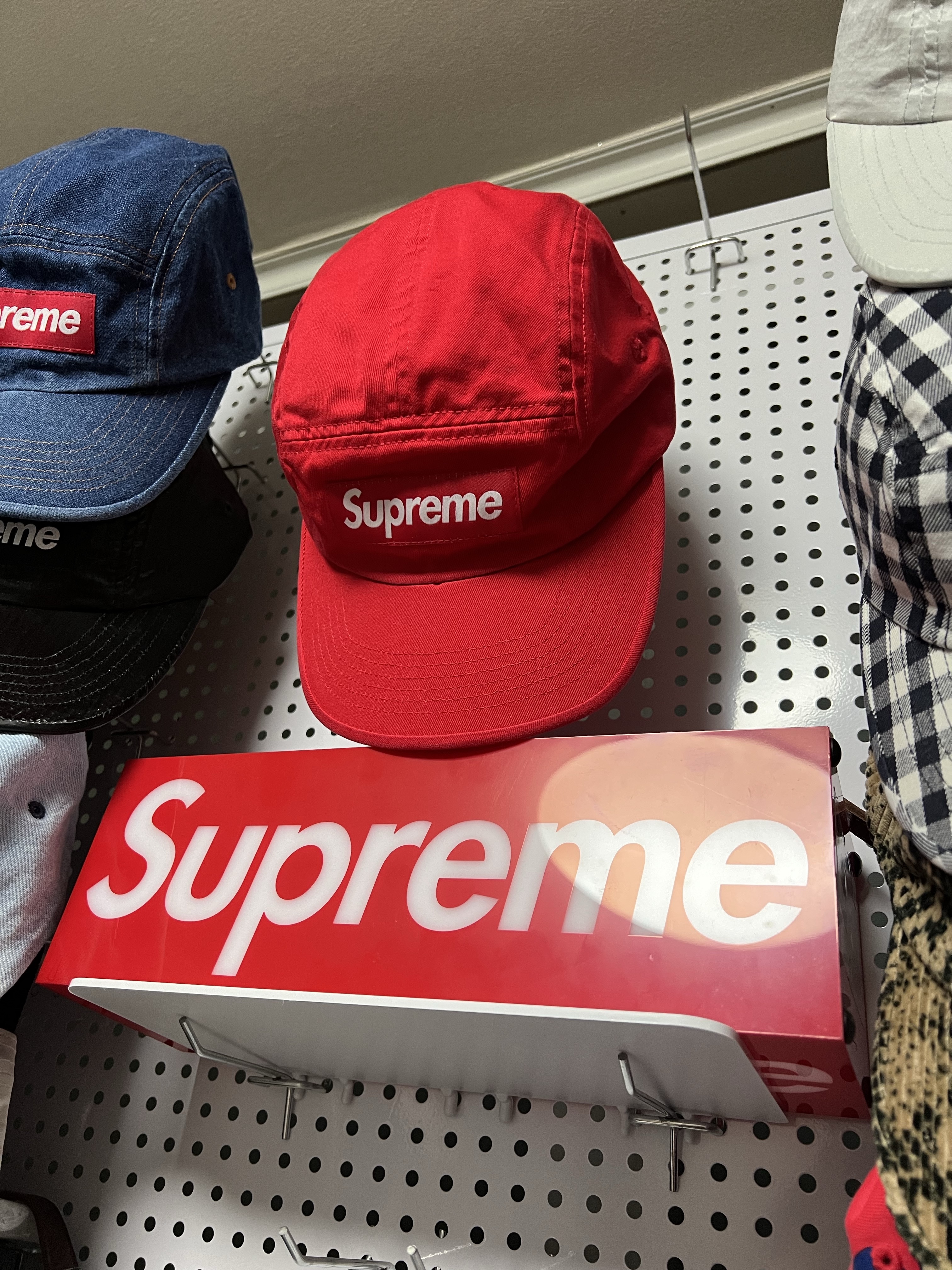 Supreme Washed Chino Twill Camp Cap Red 착용 스타일