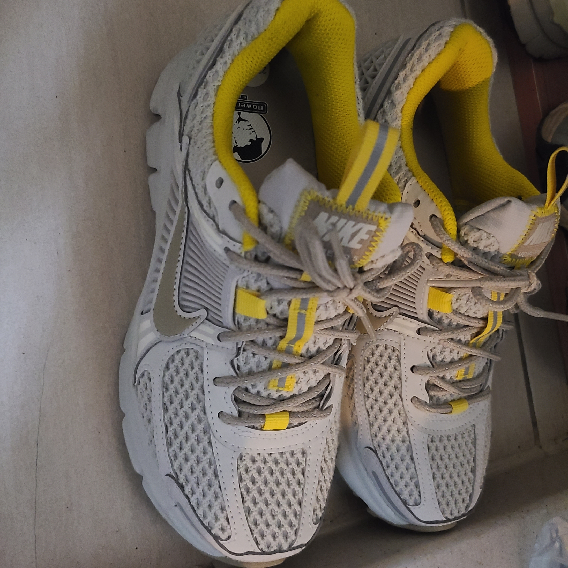 (W) Nike Zoom Vomero 5 Light Bone 착용 스타일 - 2