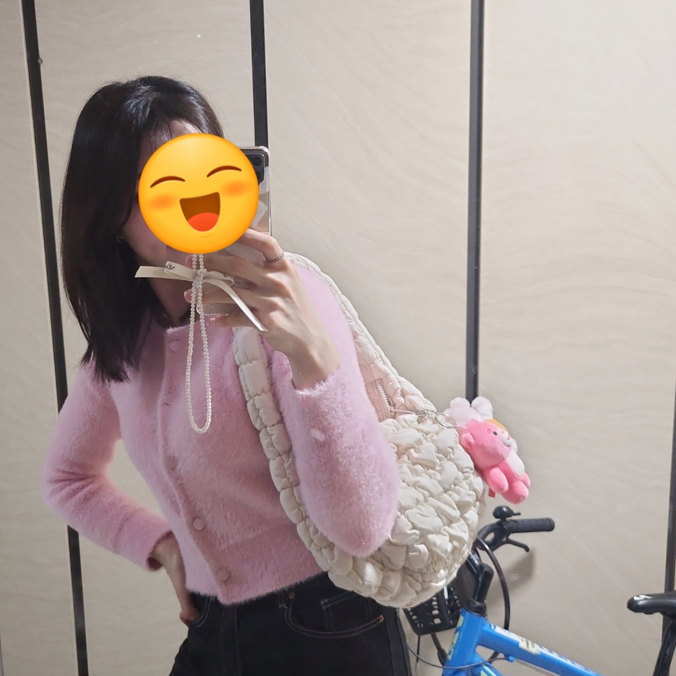 COS Quilted Mini Bag Cream 착용 스타일