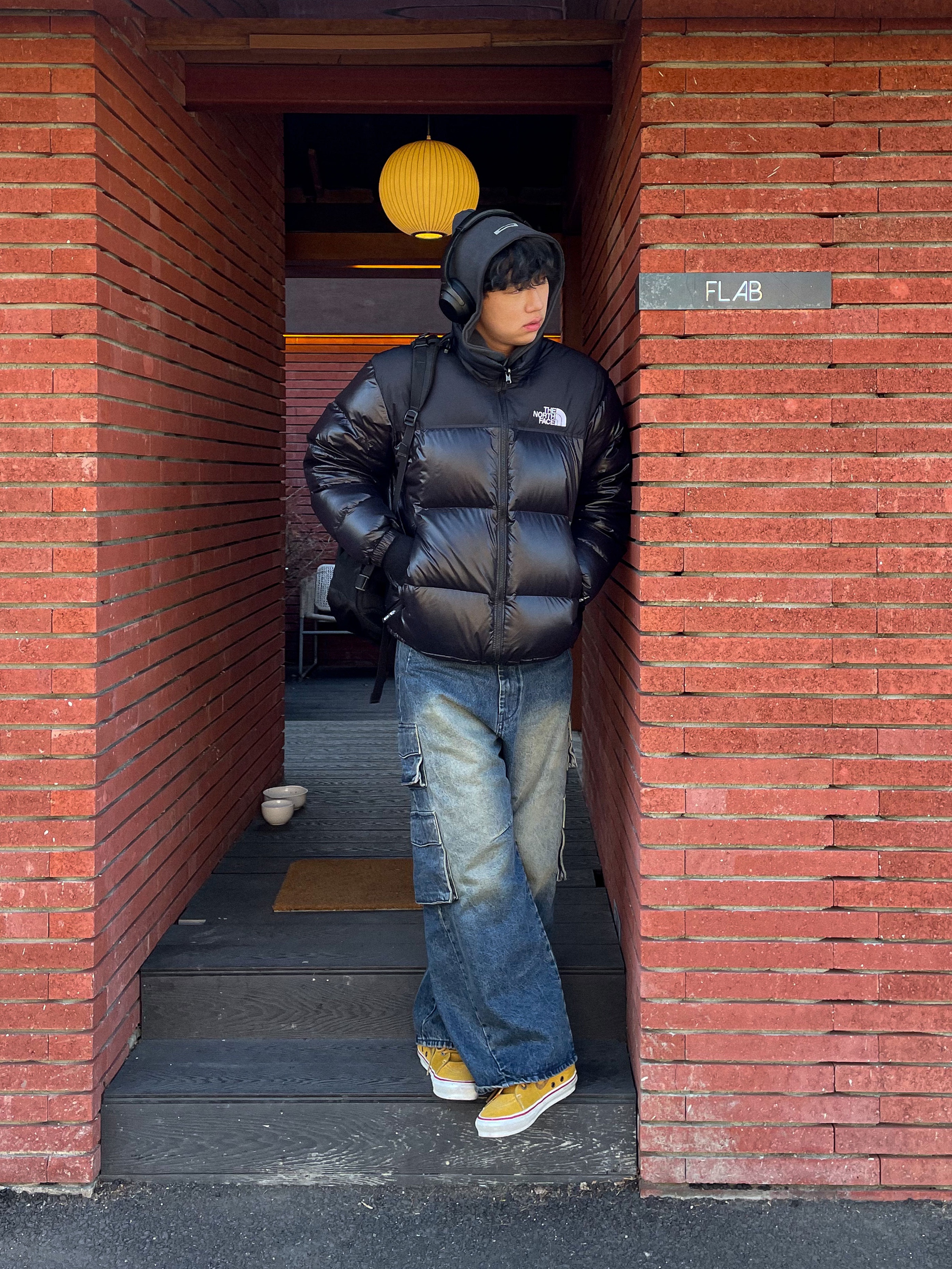 The North Face 1996 Eco Nuptse Jacket Real Black 착용 스타일 - 3