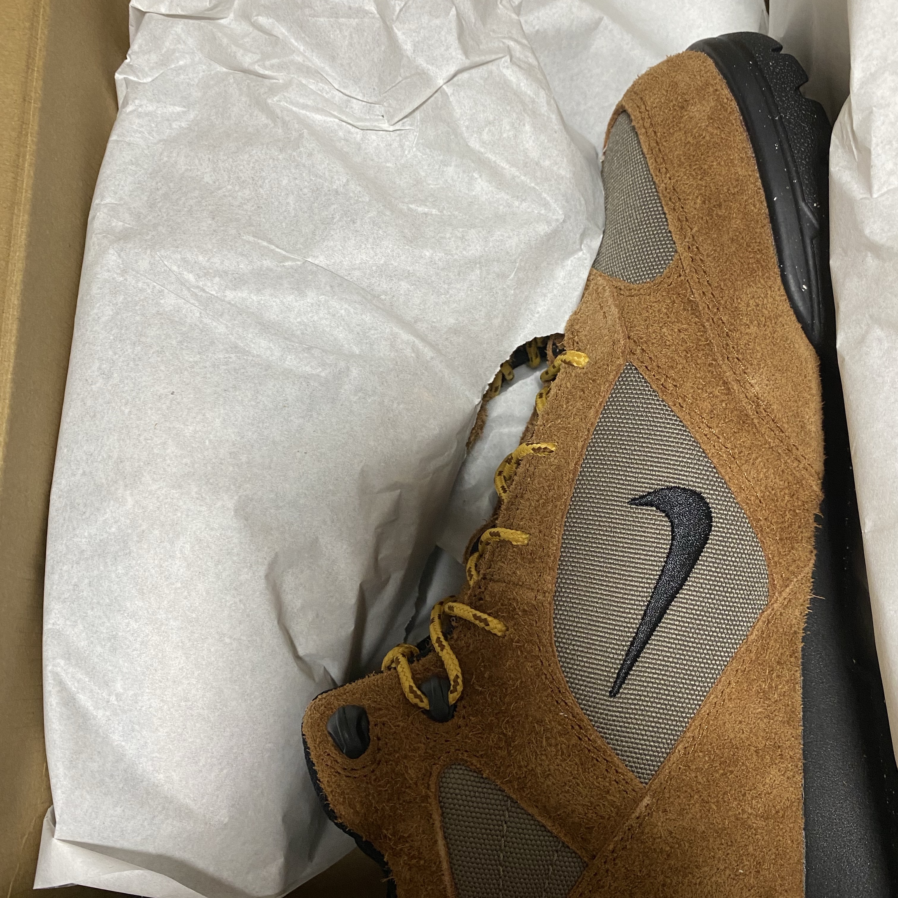 Nike ACG Torre Mid Waterproof Pecan and Olive Grey 착용 스타일