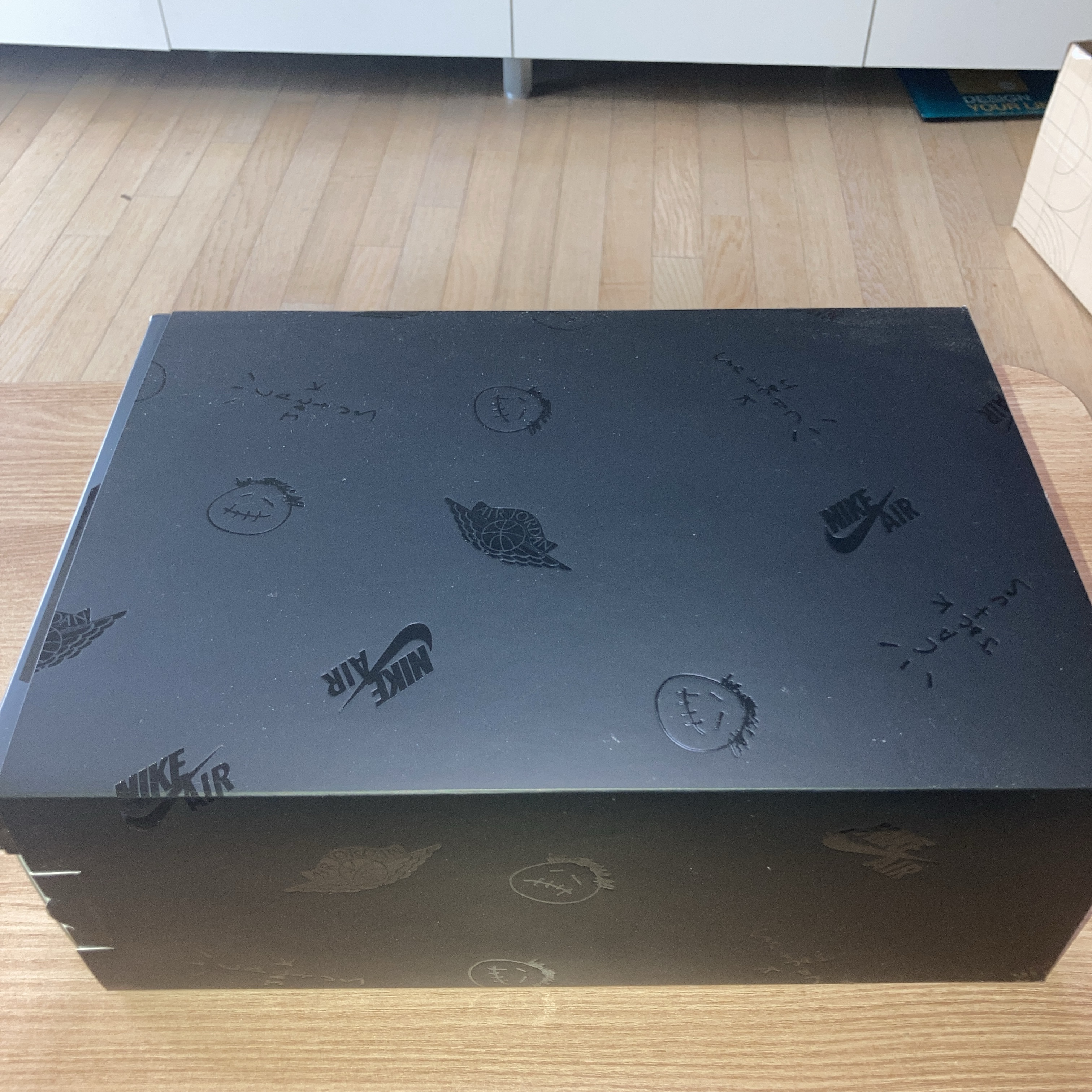 Jordan 1 x Travis Scott Retro Low OG SP Black Phantom 착용 스타일 - 2