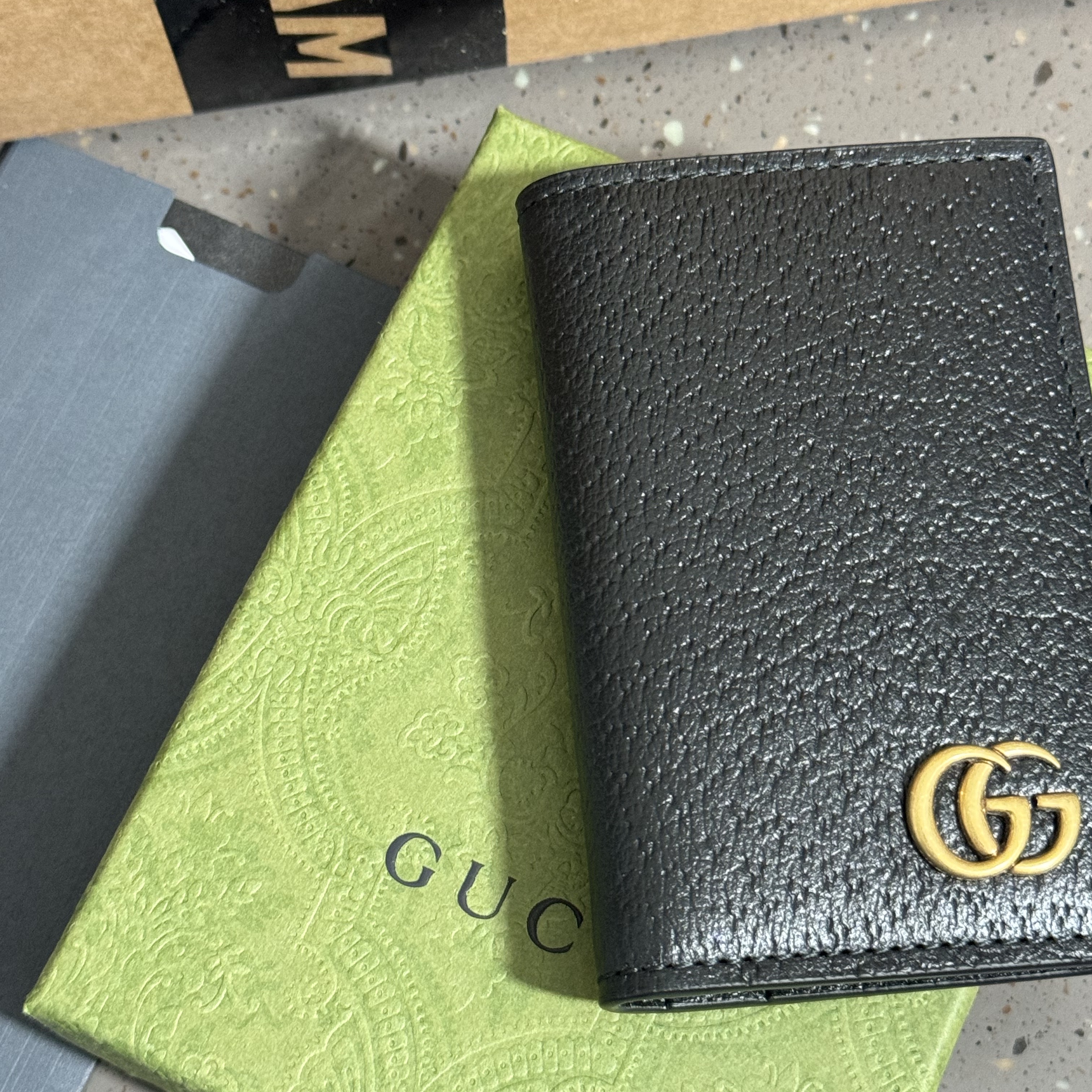 Gucci GG Marmont Leather Card Case Black 착용 스타일 - 1