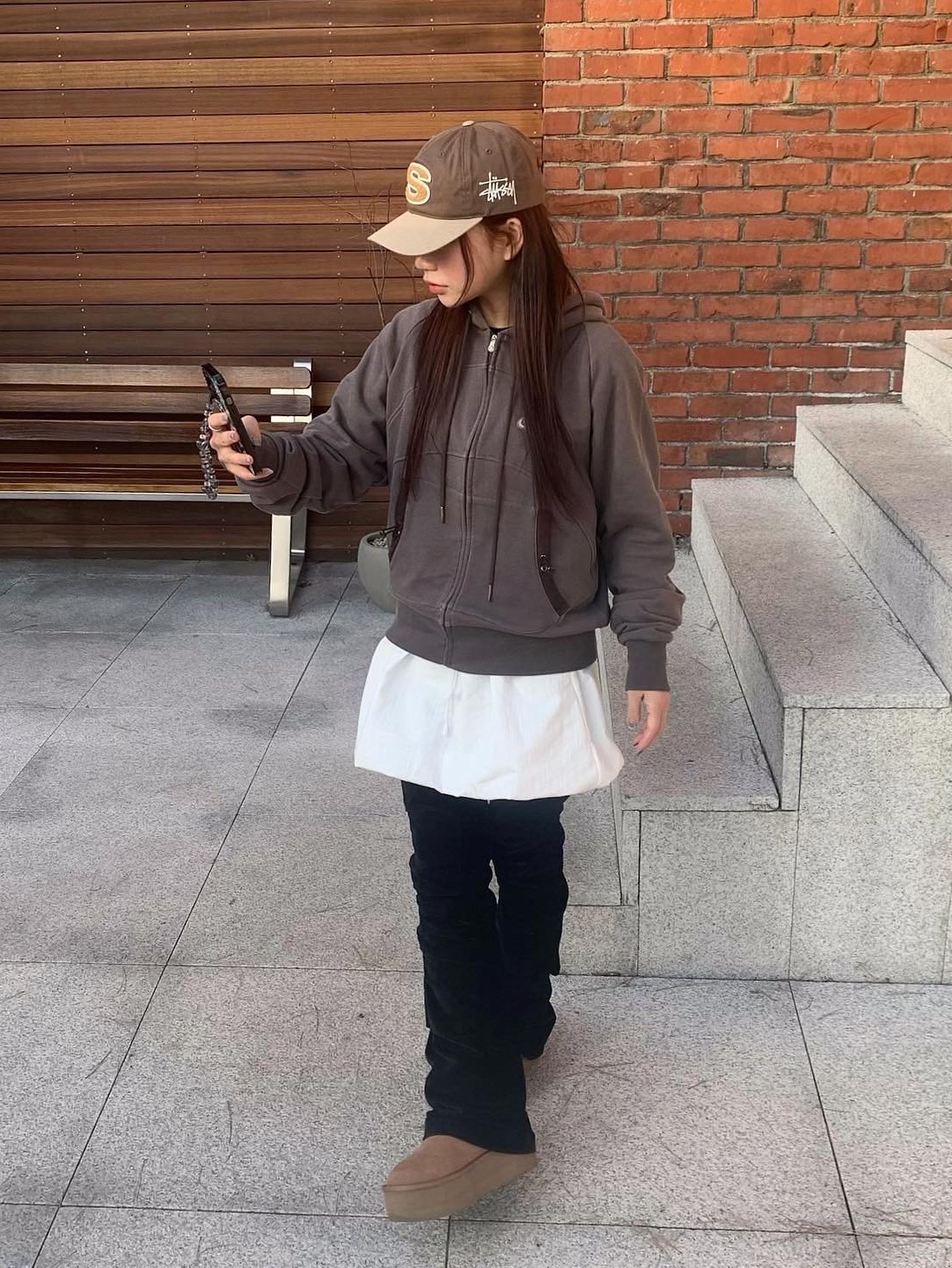 Stussy Chenille S Low Pro Cap Brown, (W) UGG Classic Mini Platform Boots Chestnut 착용 스타일