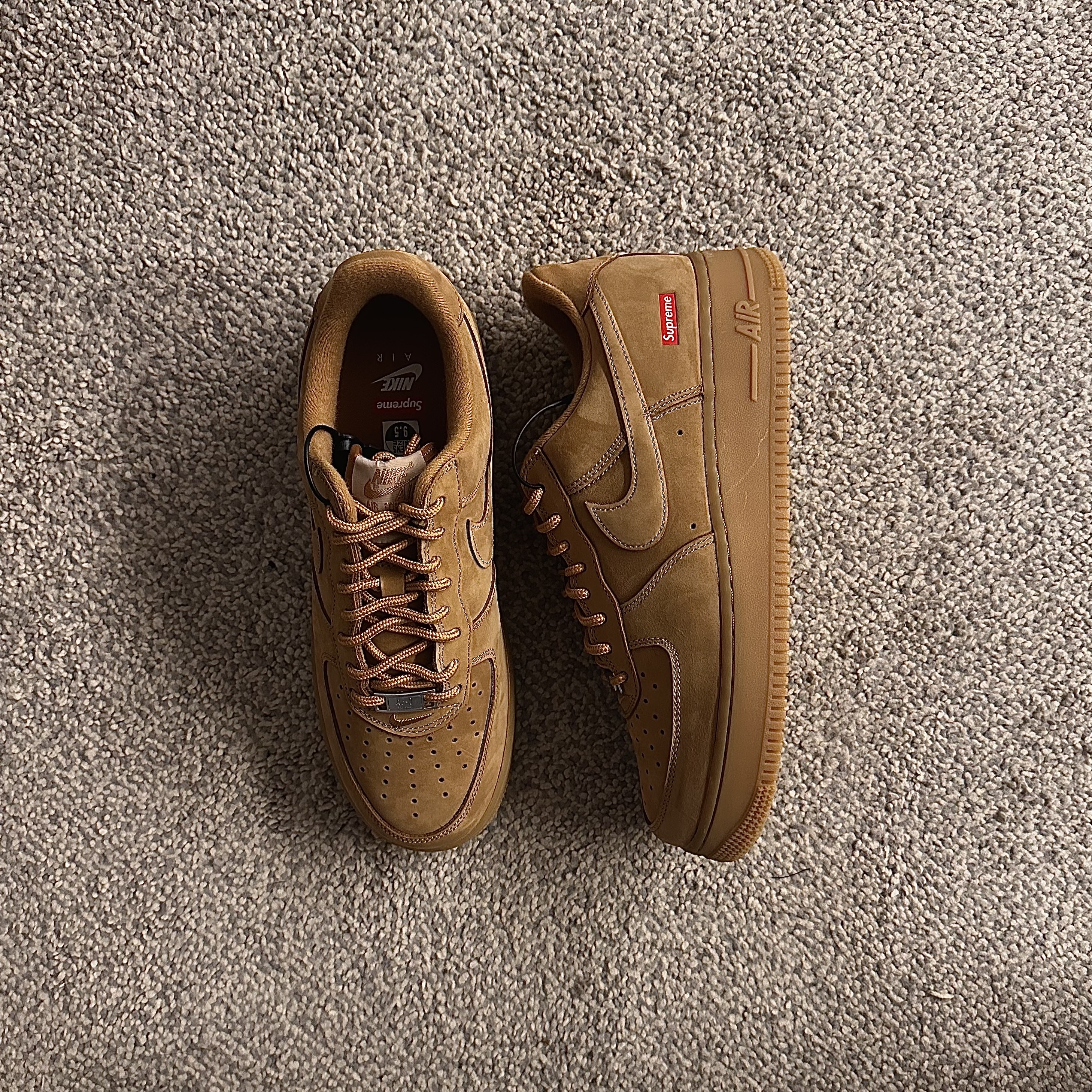 Nike x Supreme Air Force 1 Low Flax 착용 스타일