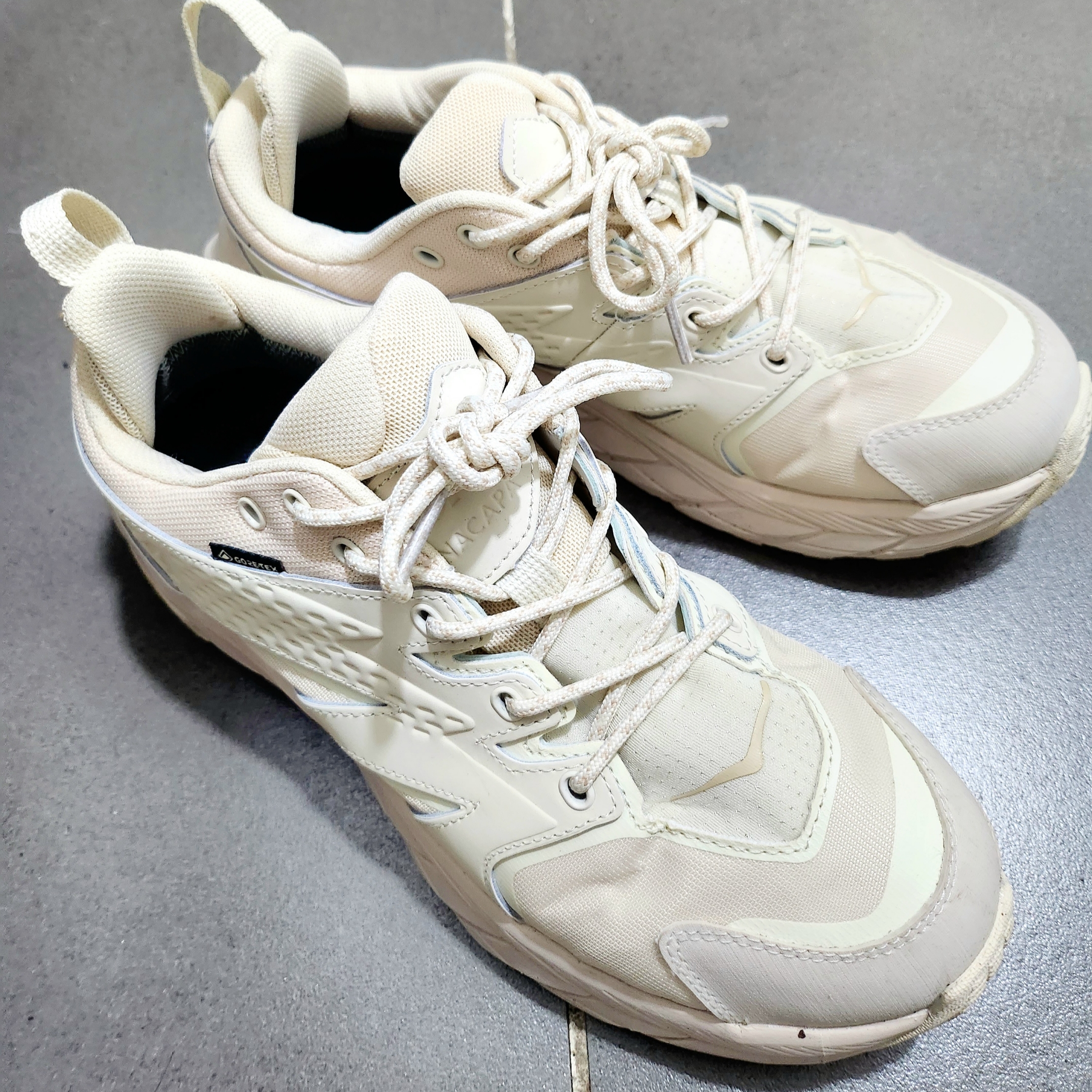 Hoka Anacapa Low Gore-Tex Eggnog 착용 스타일