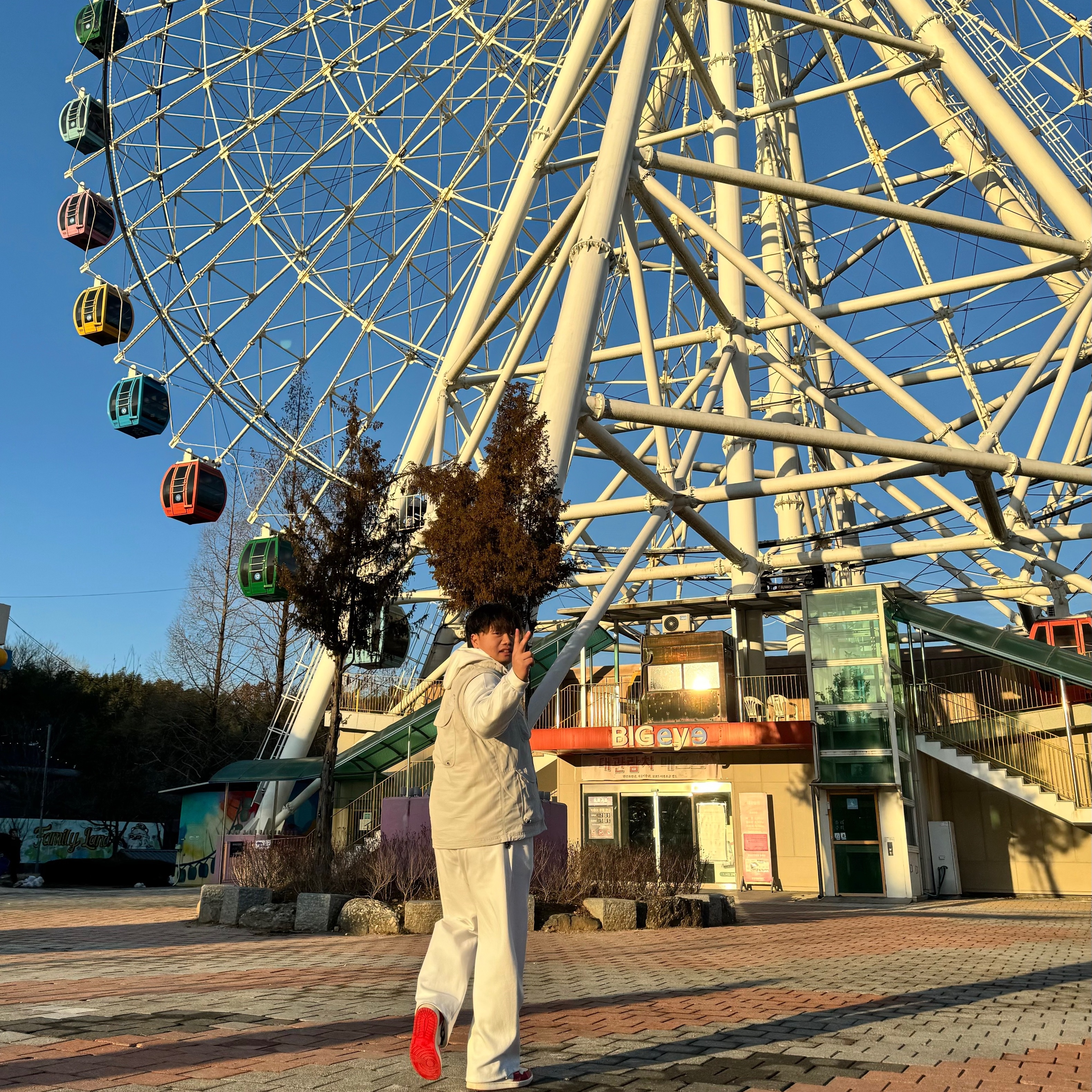 Supreme x The North Face Trekking Convertible Jacket Stone - 22SS, Jordan 1 Retro High Spider-Man Next Chapter 착용 스타일