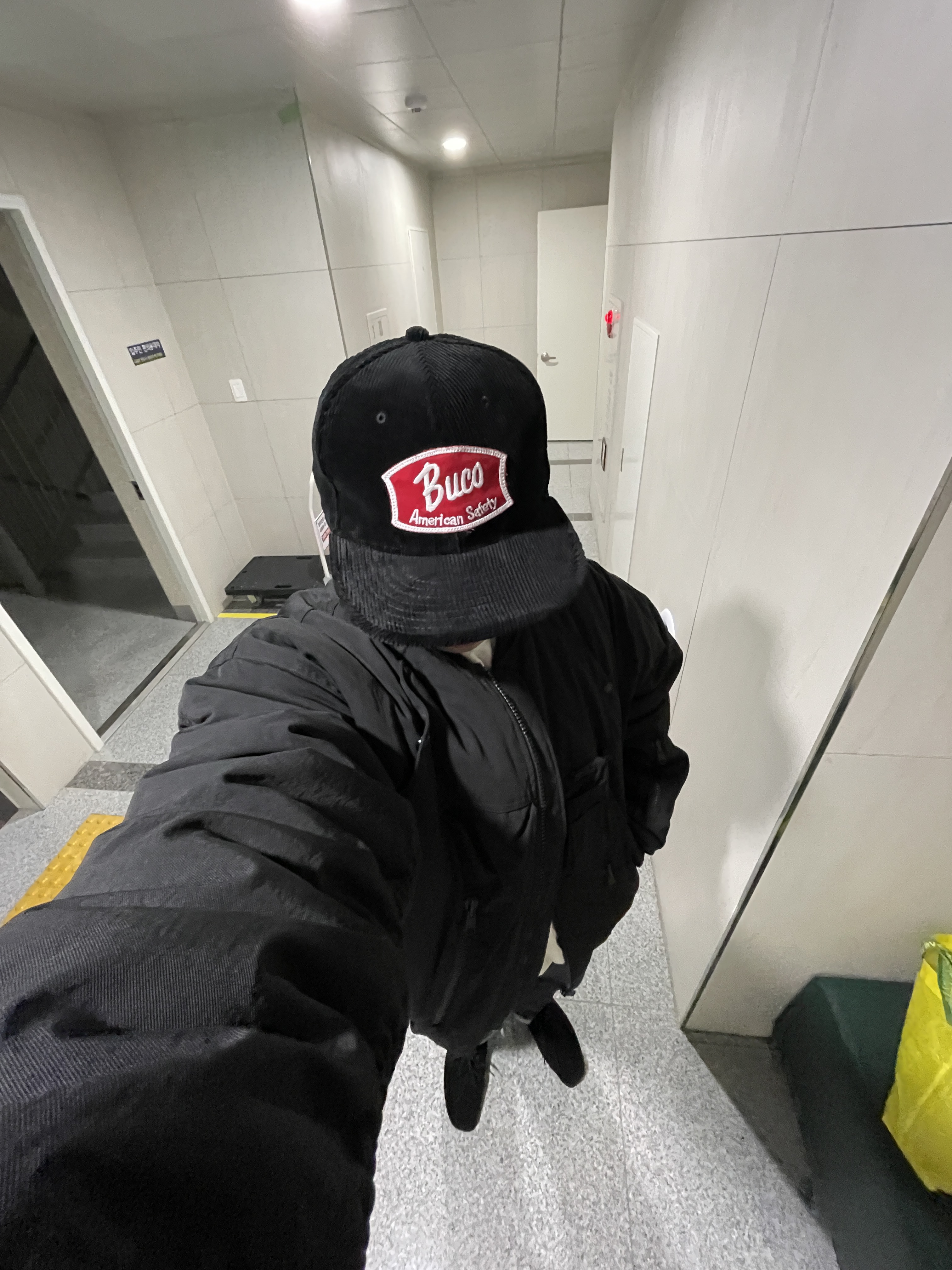 Clarks Wallabee Gore-Tex Black Suede, Undermycar Juggernaut Double Back Zip Steroid Bomber Triple Black - 23SS 착용 스타일 - 2