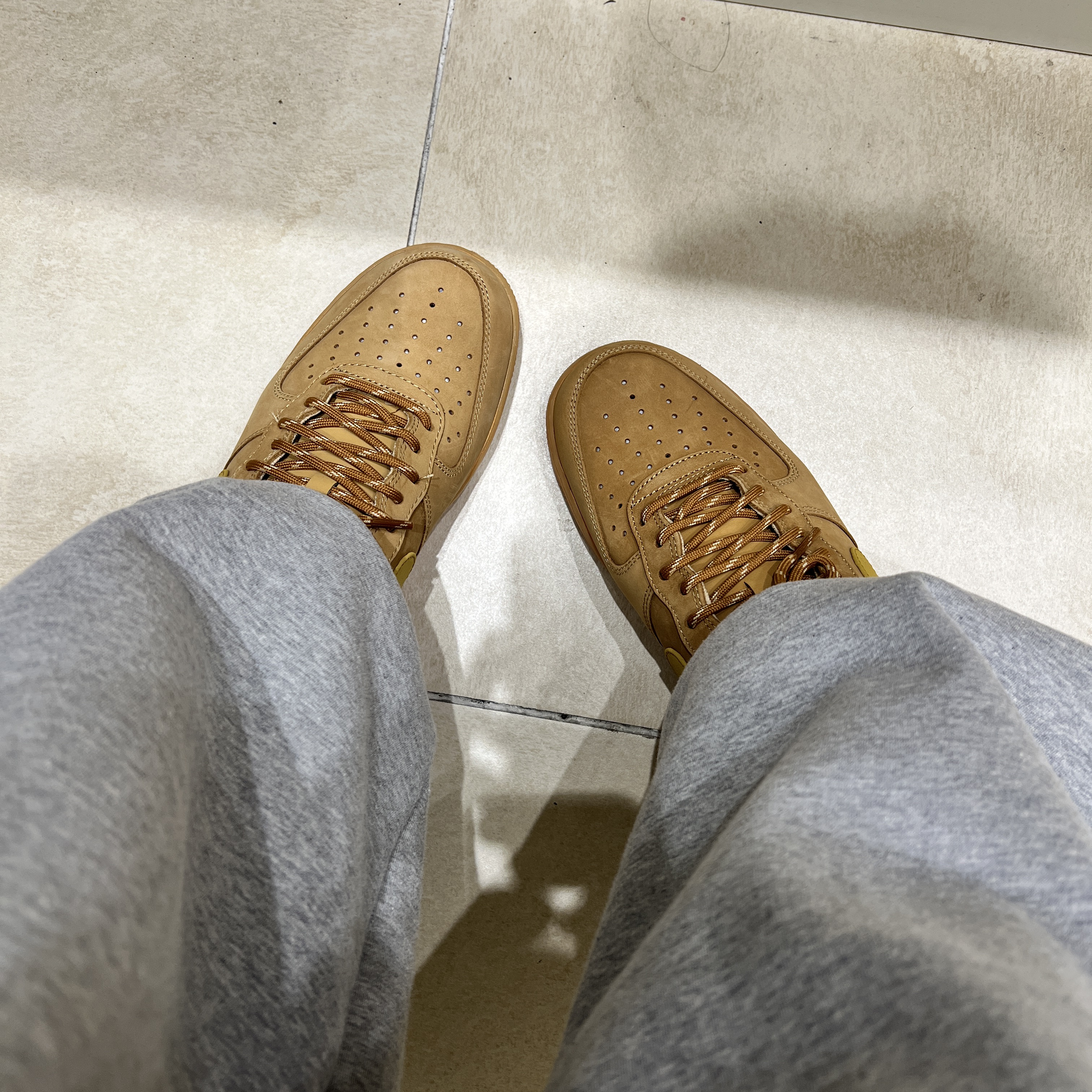 Nike Air Force 1 '07 WB Flax 착용 스타일