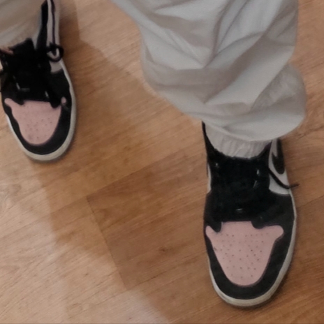 Jordan 1 Retro Low OG Bleached Coral 착용 스타일