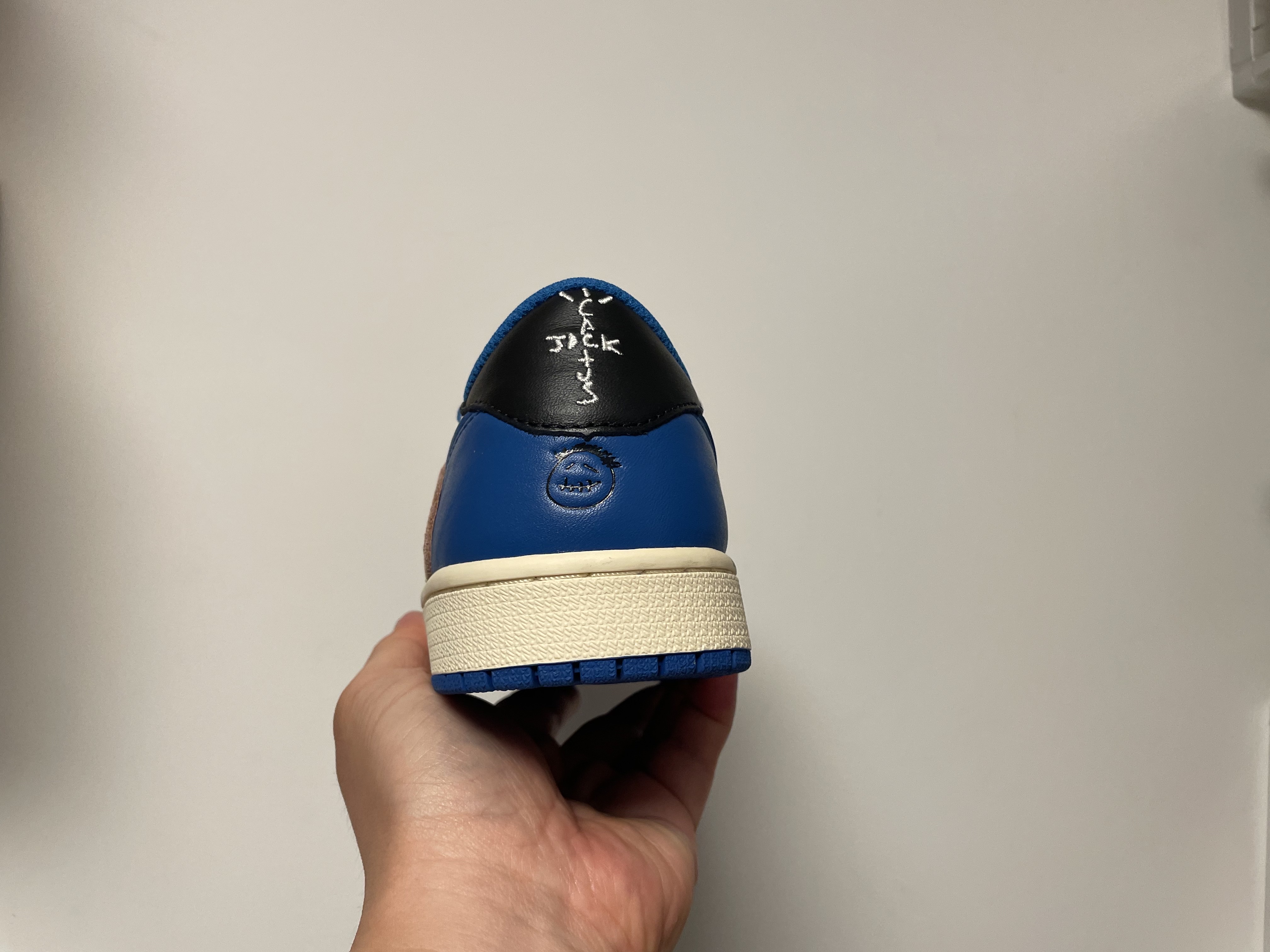 Jordan 1 x Travis Scott x Fragment Retro Low OG SP Military Blue 착용 스타일 - 6