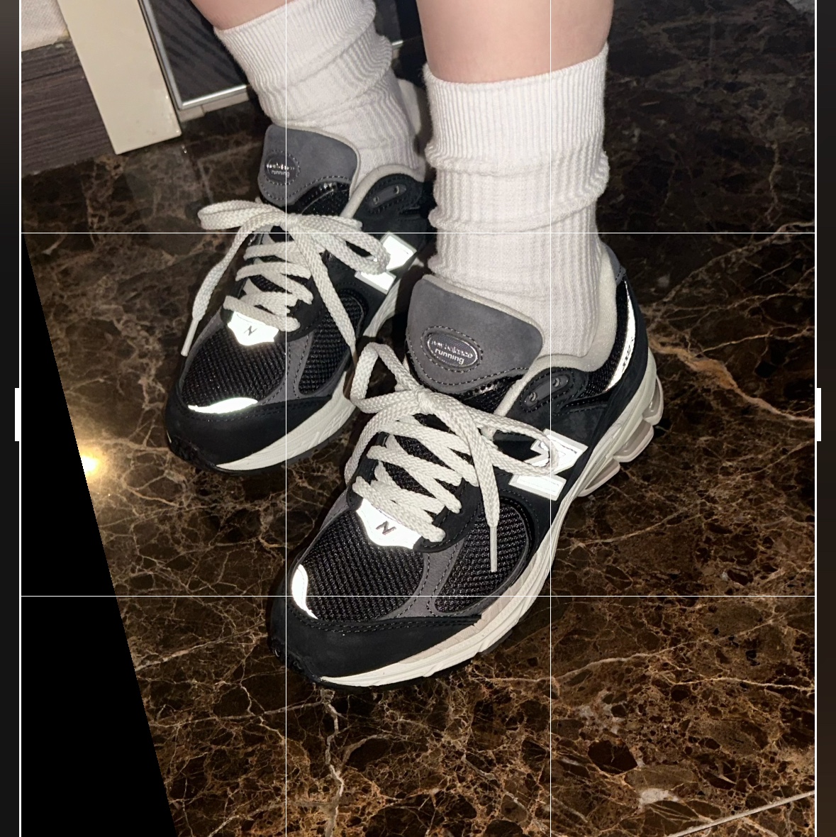 New Balance 2002R Premium Vintage Black 착용 스타일 - 1
