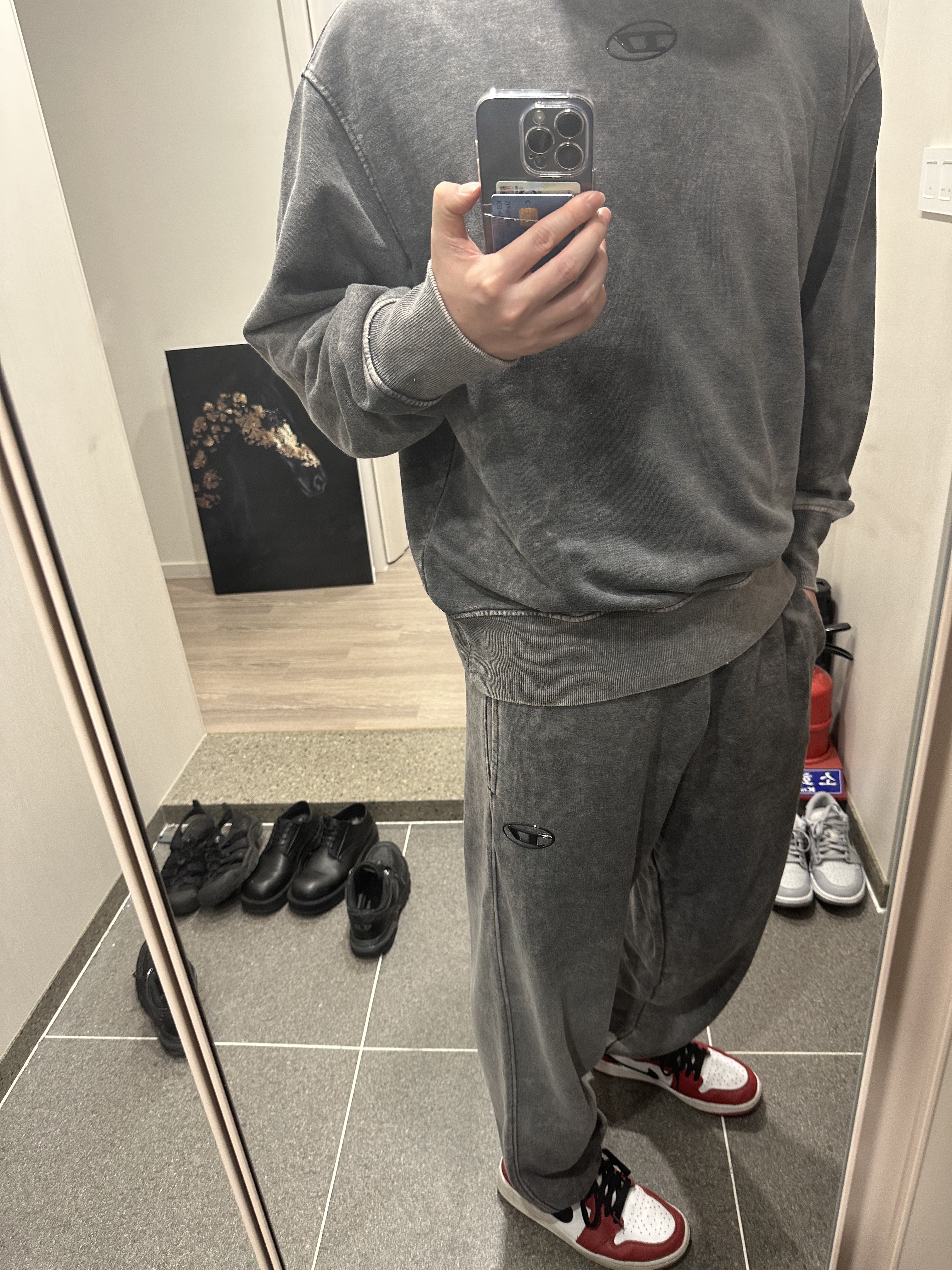 Diesel S-Macs-G1 Overdyed Sweatshirt with Logo Black, Diesel P-Marky Overdyed Track Pants with Logo Black 착용 스타일 - 1