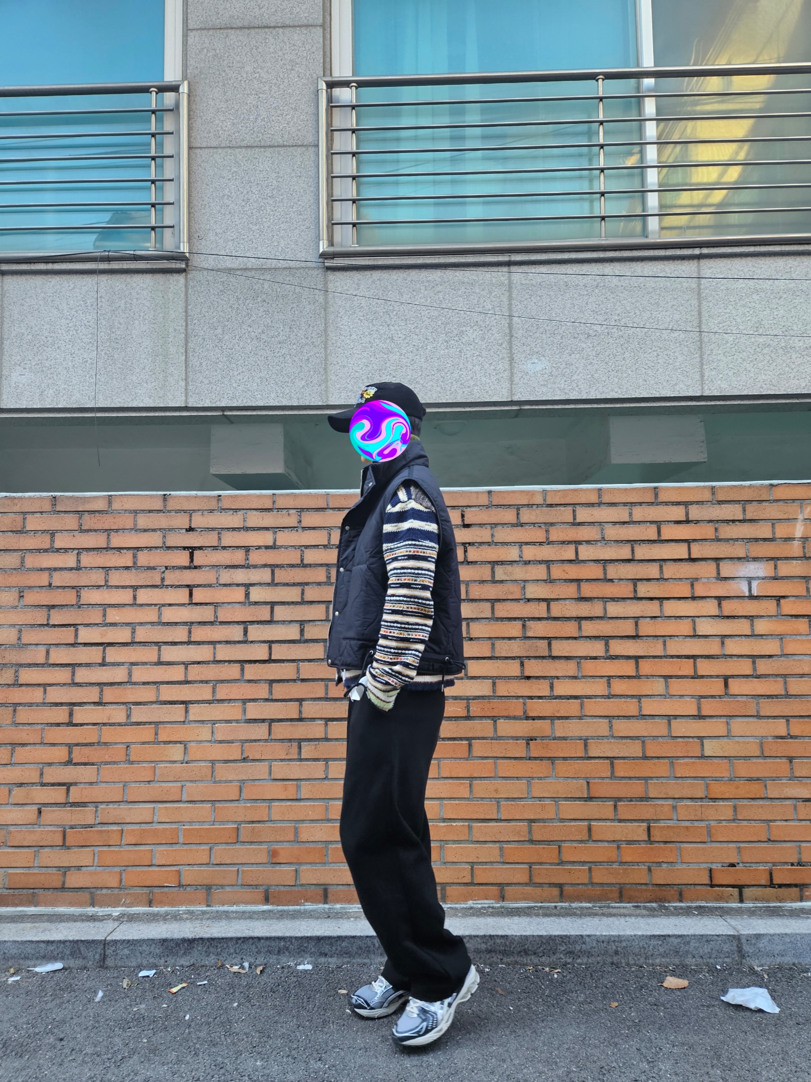 Asics Gel-Kayano 14 Black Glacier Grey, The Museum Visitor x Jon Burgerman Pinky Winky & Charlie Ball Cap Black 착용 스타일