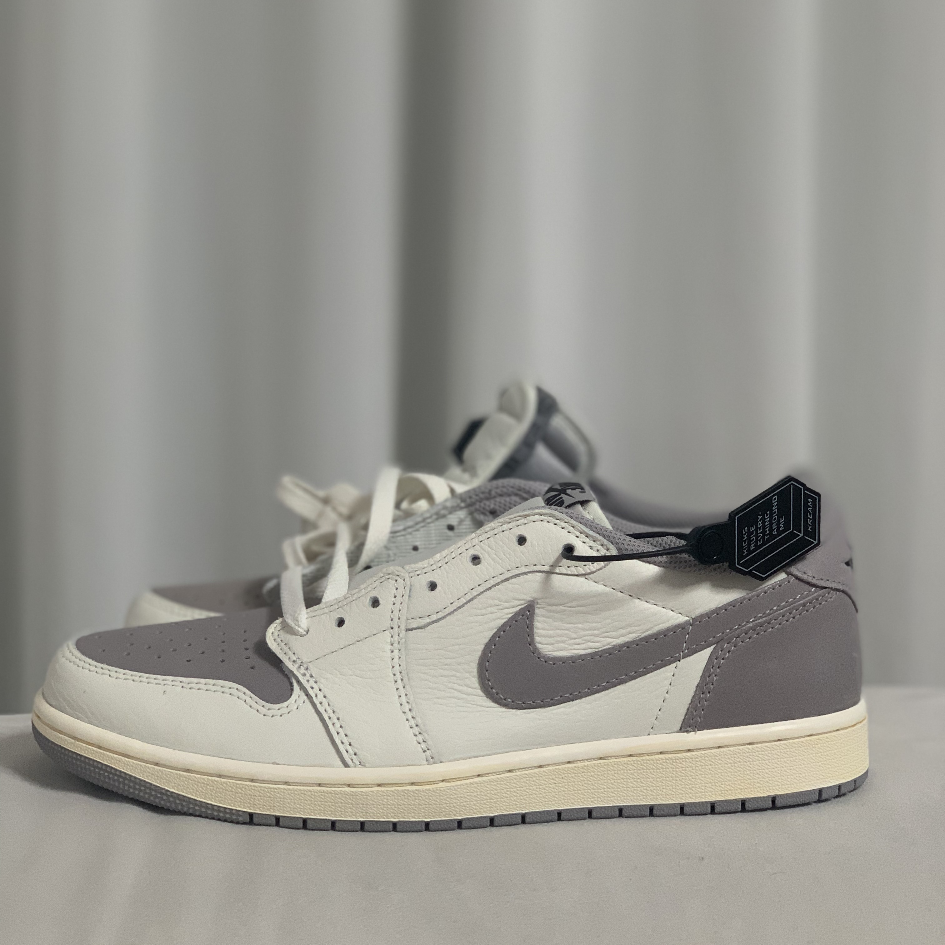 Jordan 1 Retro Low OG Atmosphere Grey 착용 스타일